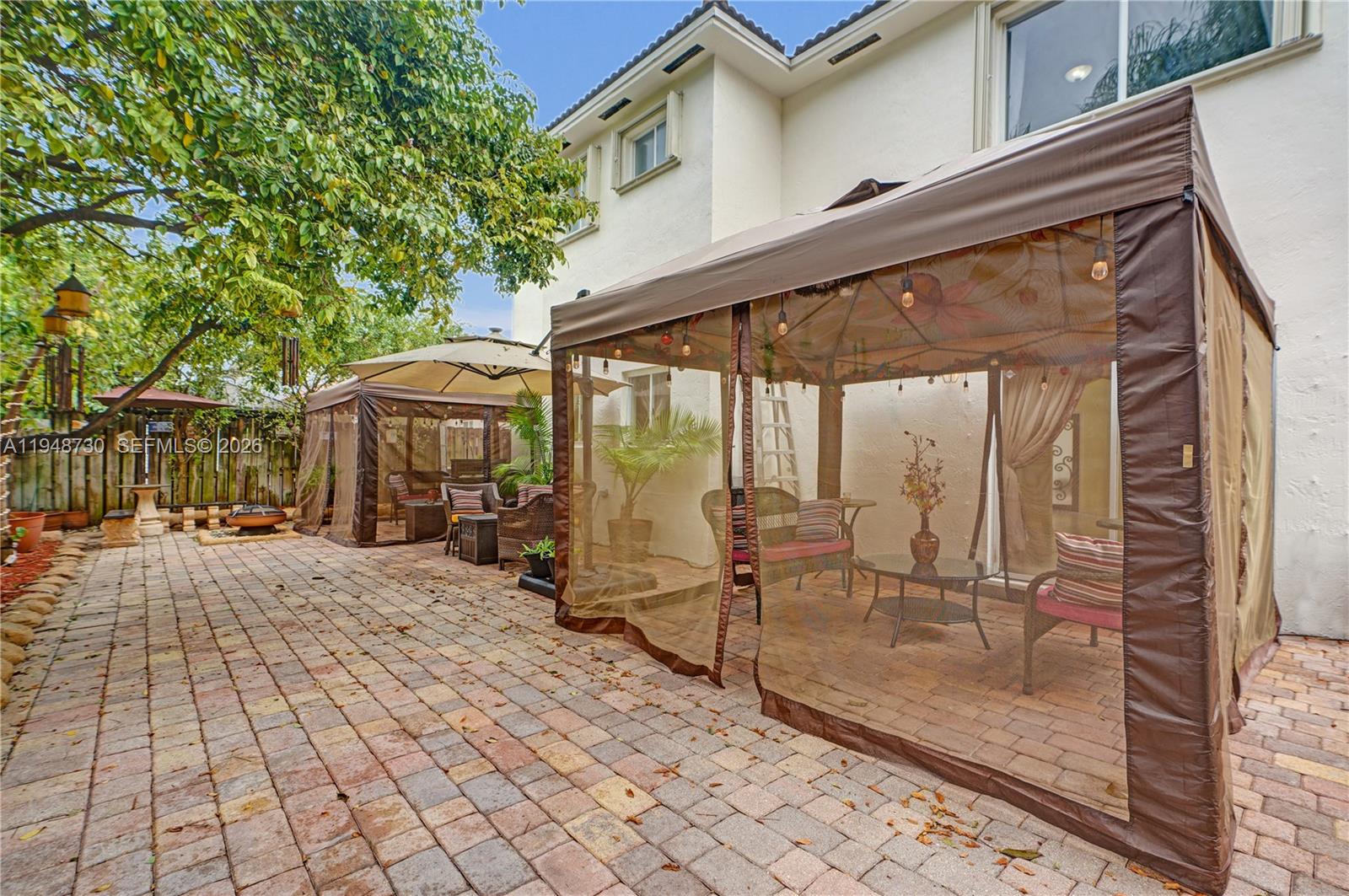 PELICANS COVE - Residential