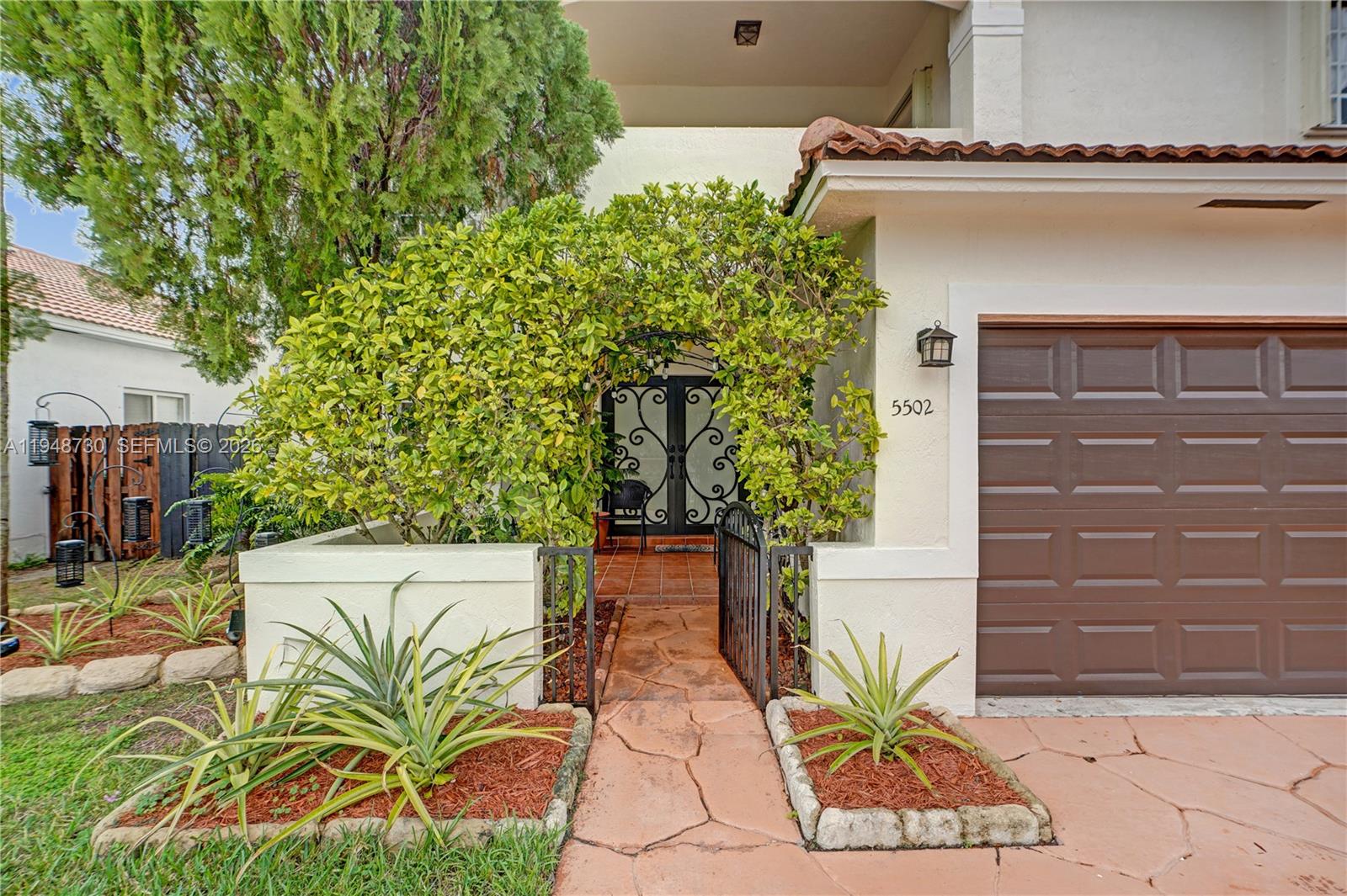 PELICANS COVE - Residential
