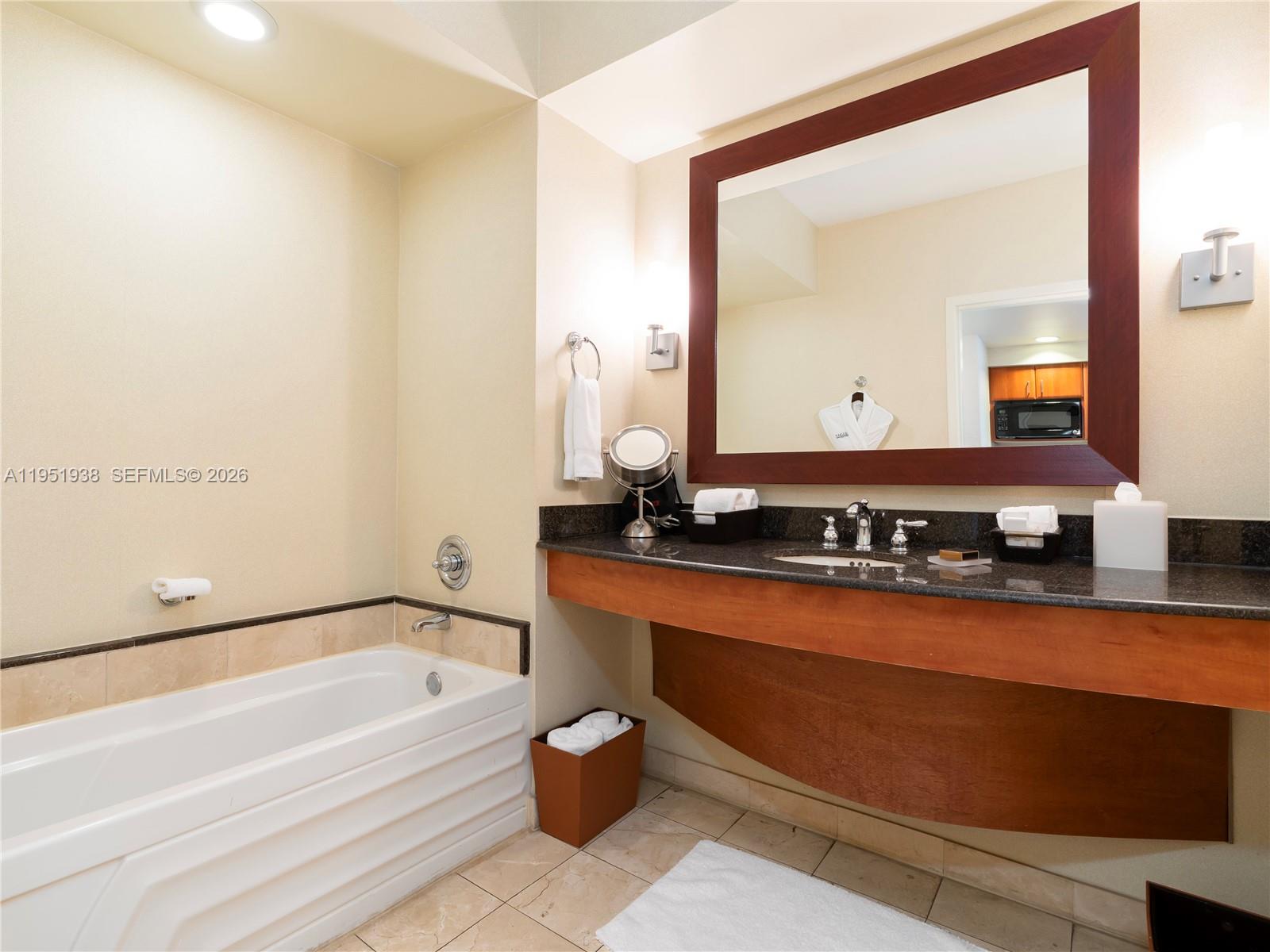 TRUMP INTERNATIONAL SONES - Residential
