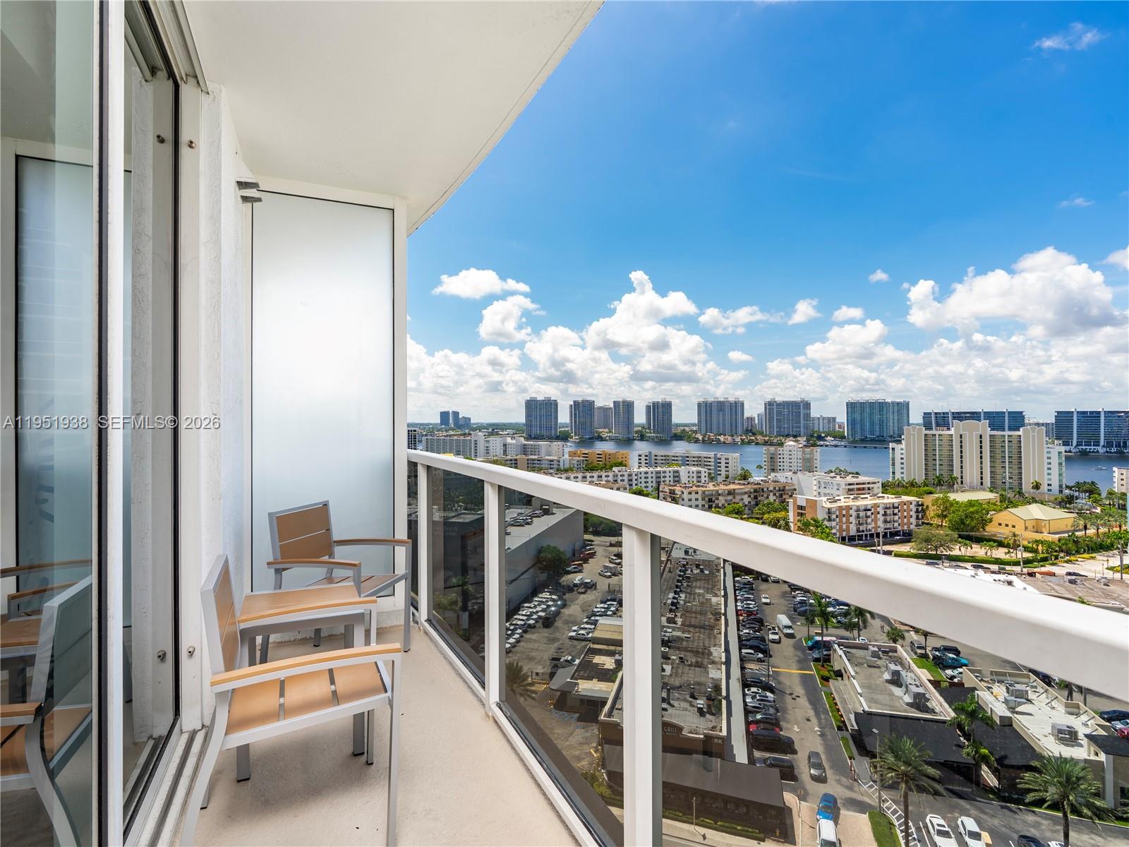 TRUMP INTERNATIONAL SONES - Residential