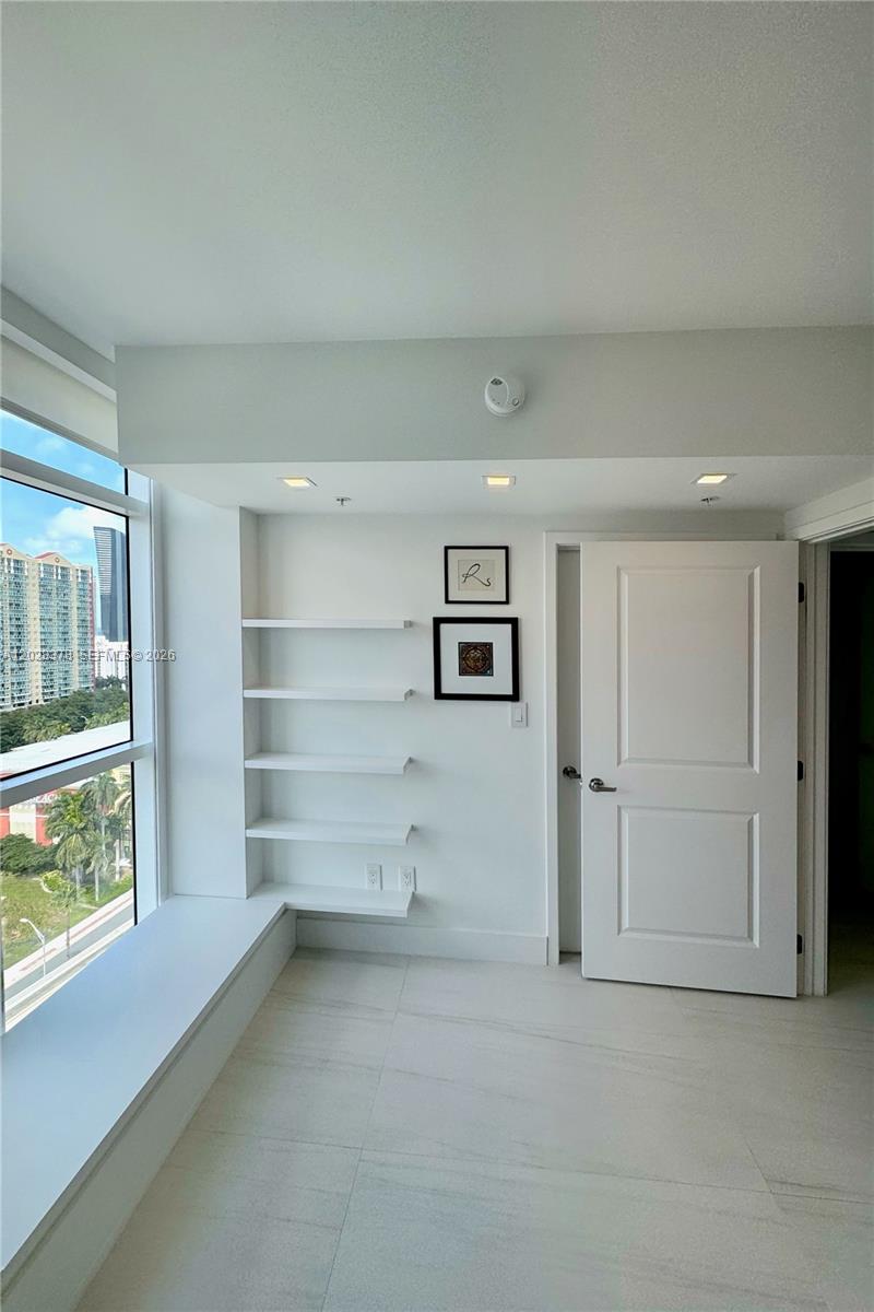 400 SUNNY ISLES CONDO WES - Residential Lease