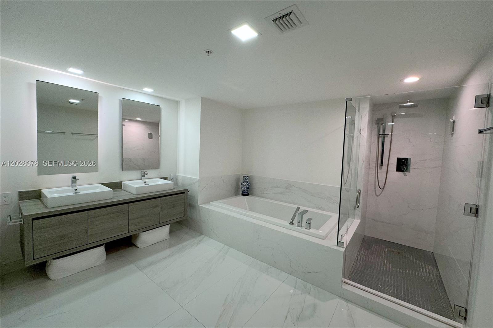 400 SUNNY ISLES CONDO WES - Residential Lease