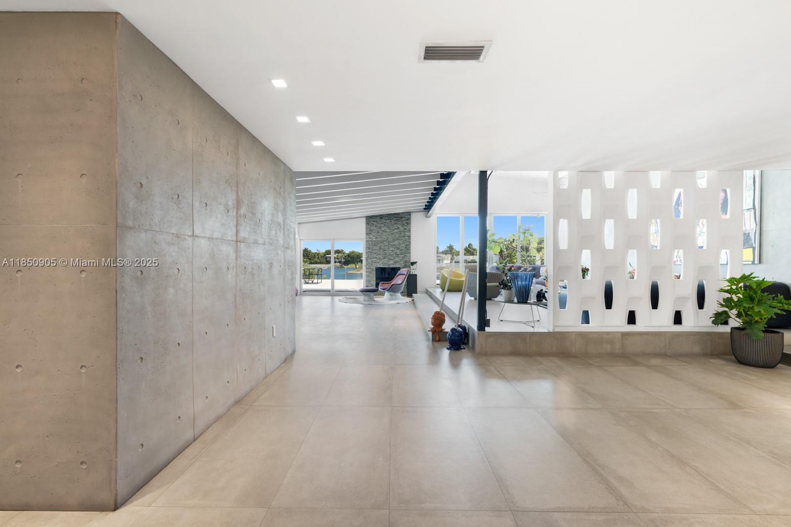 SKY LAKE - Residential