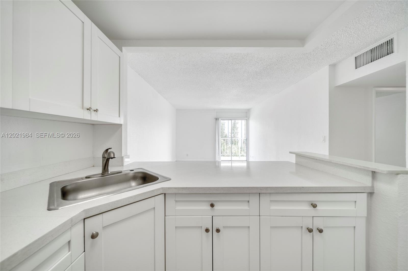 YOLANDA VILLAS CONDO - Residential
