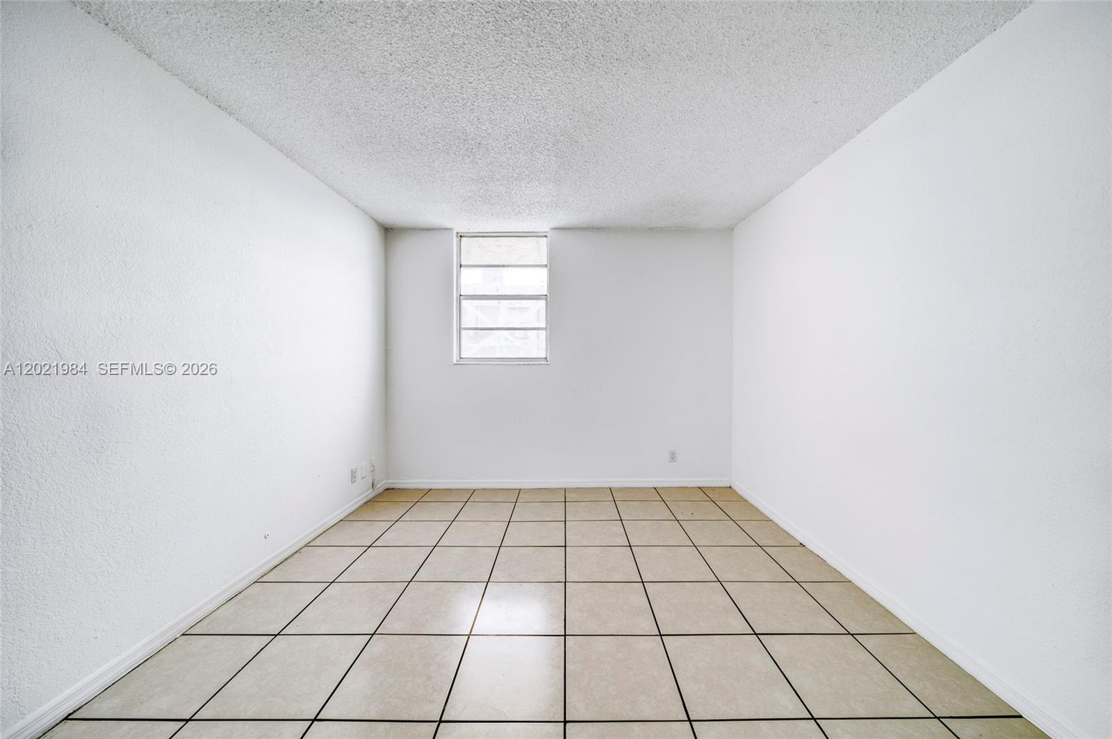 YOLANDA VILLAS CONDO - Residential