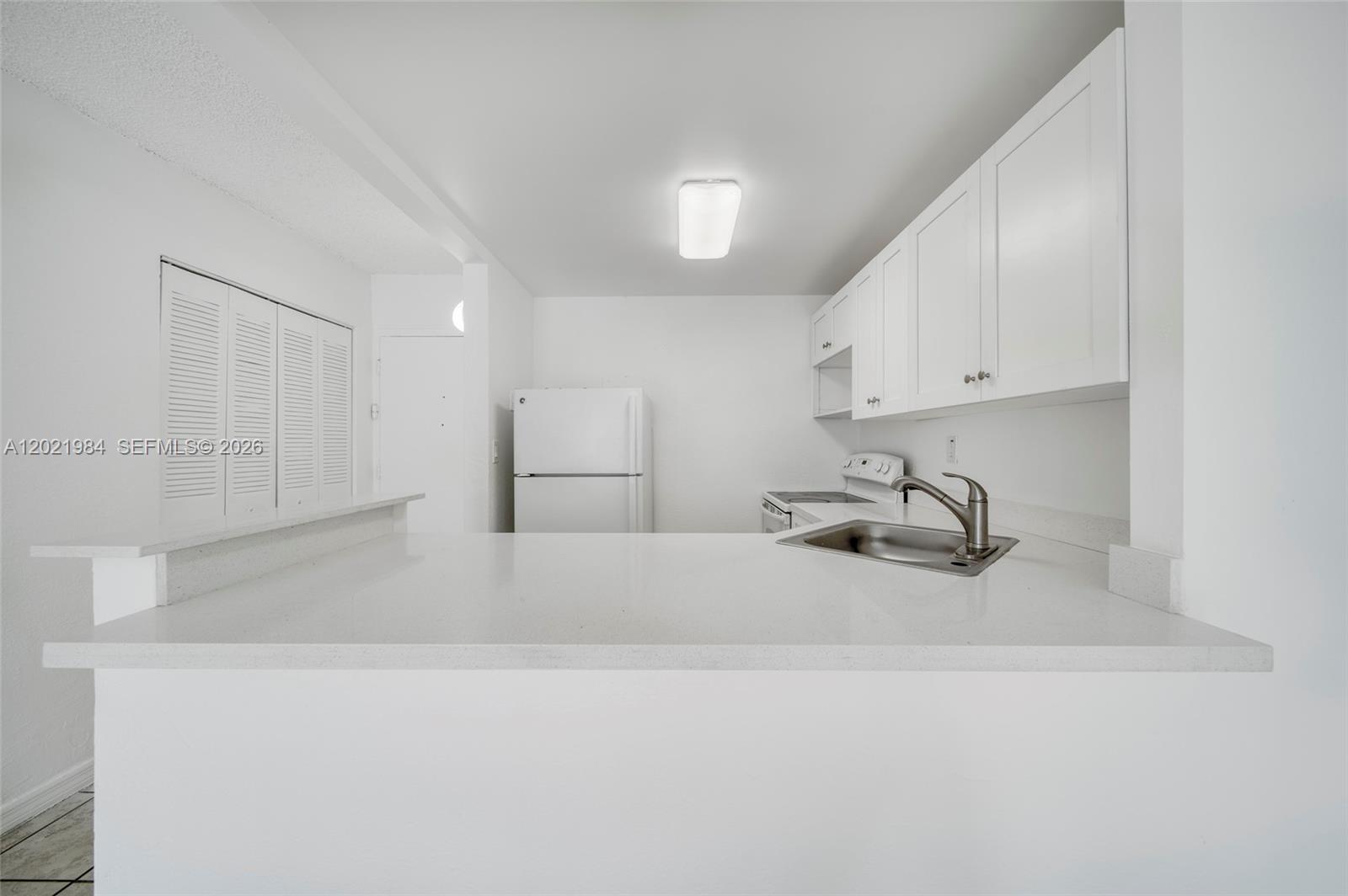 YOLANDA VILLAS CONDO - Residential