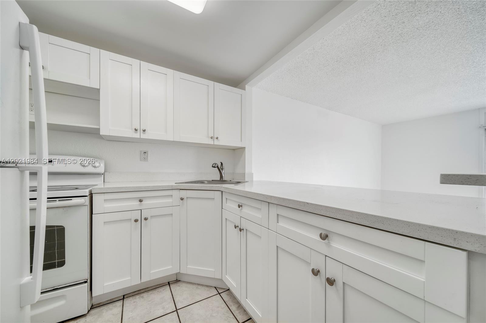 YOLANDA VILLAS CONDO - Residential