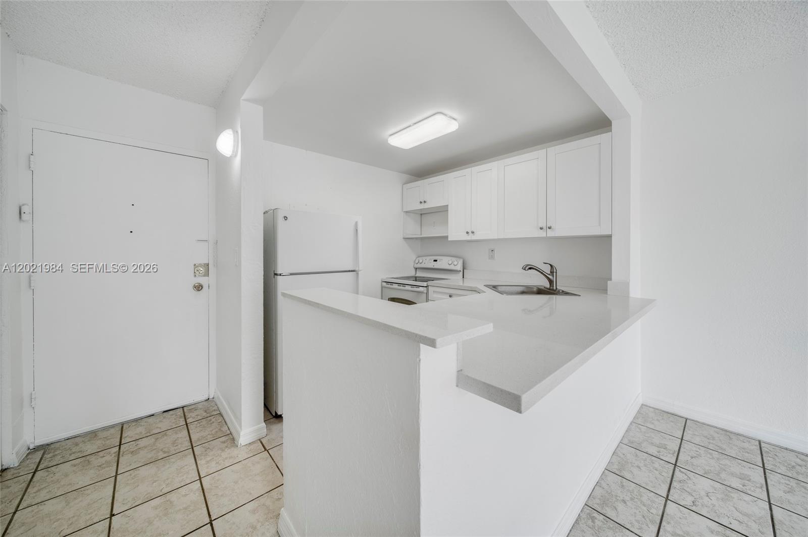 YOLANDA VILLAS CONDO - Residential