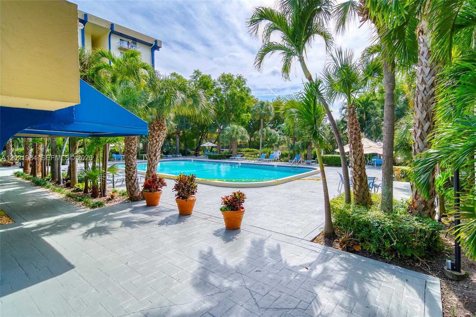 YOLANDA VILLAS CONDO - Residential