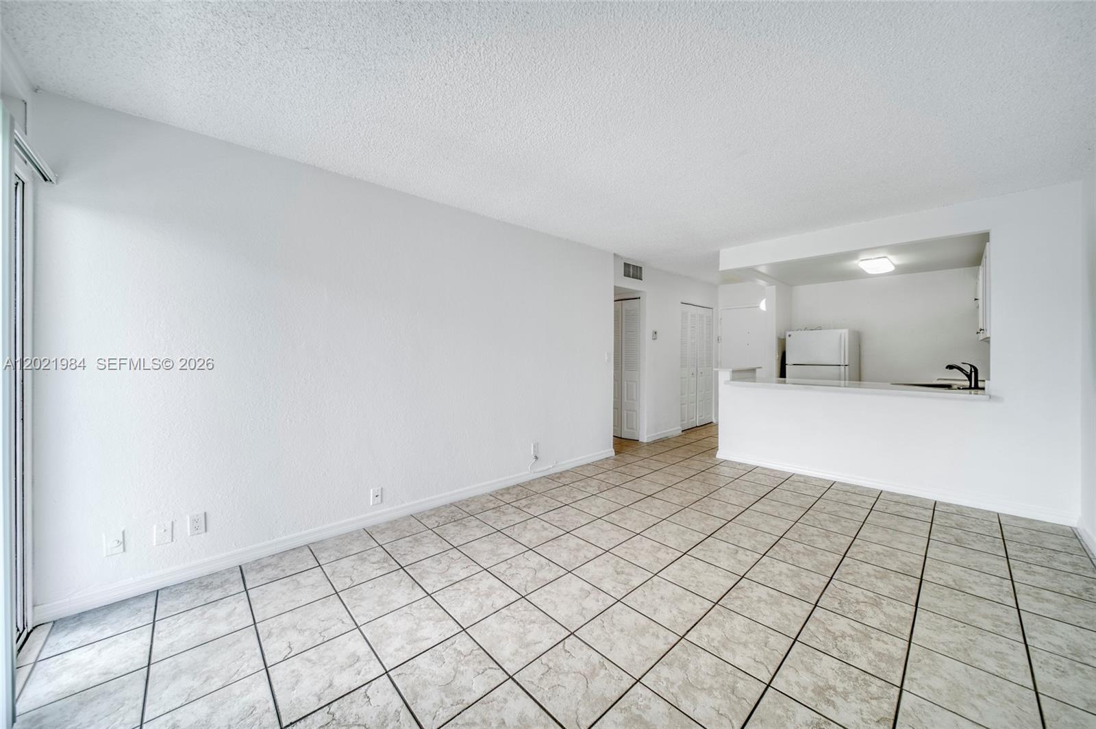 YOLANDA VILLAS CONDO - Residential