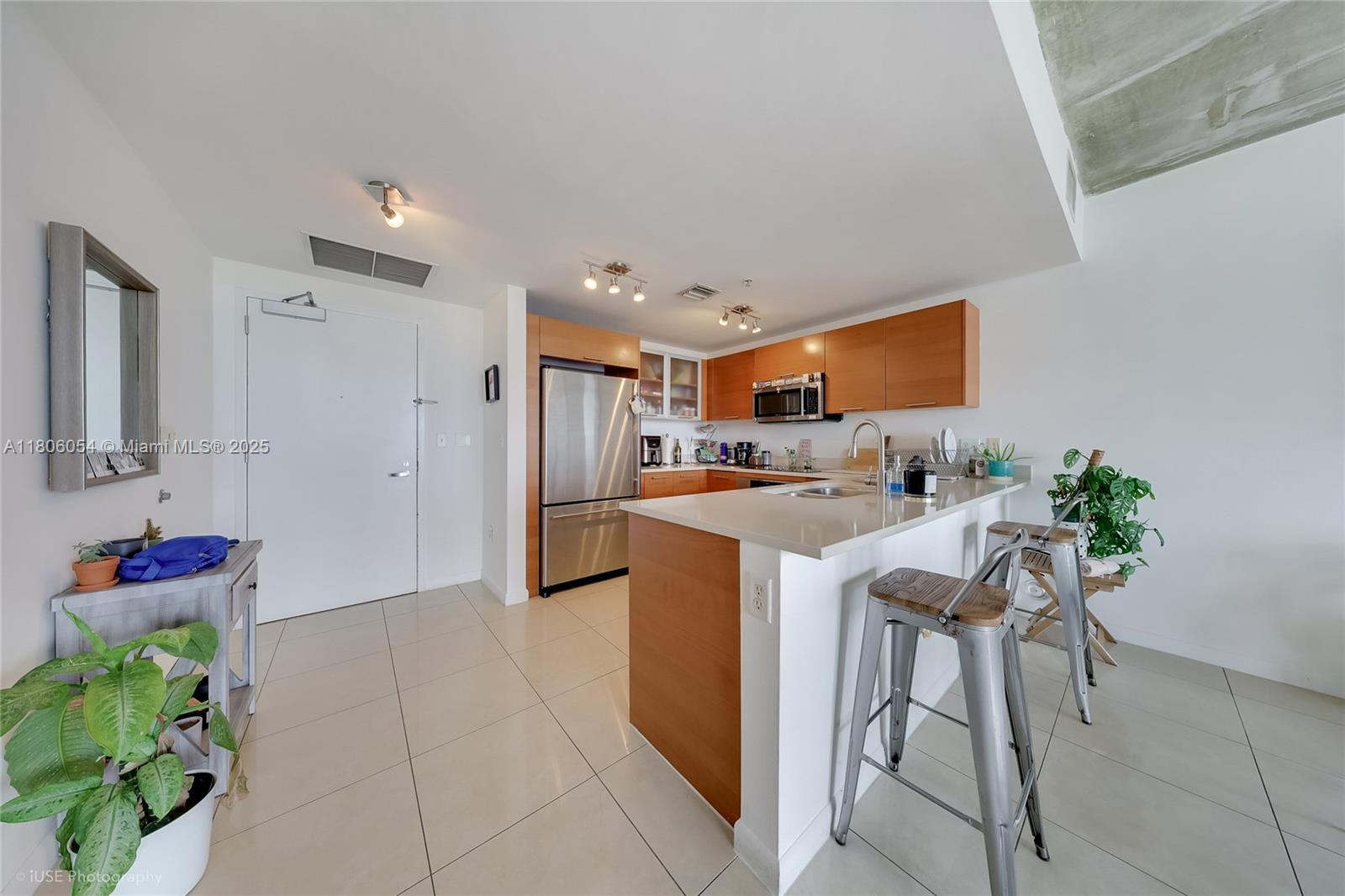 MIDBLOCK MIAMI CONDO - Residential