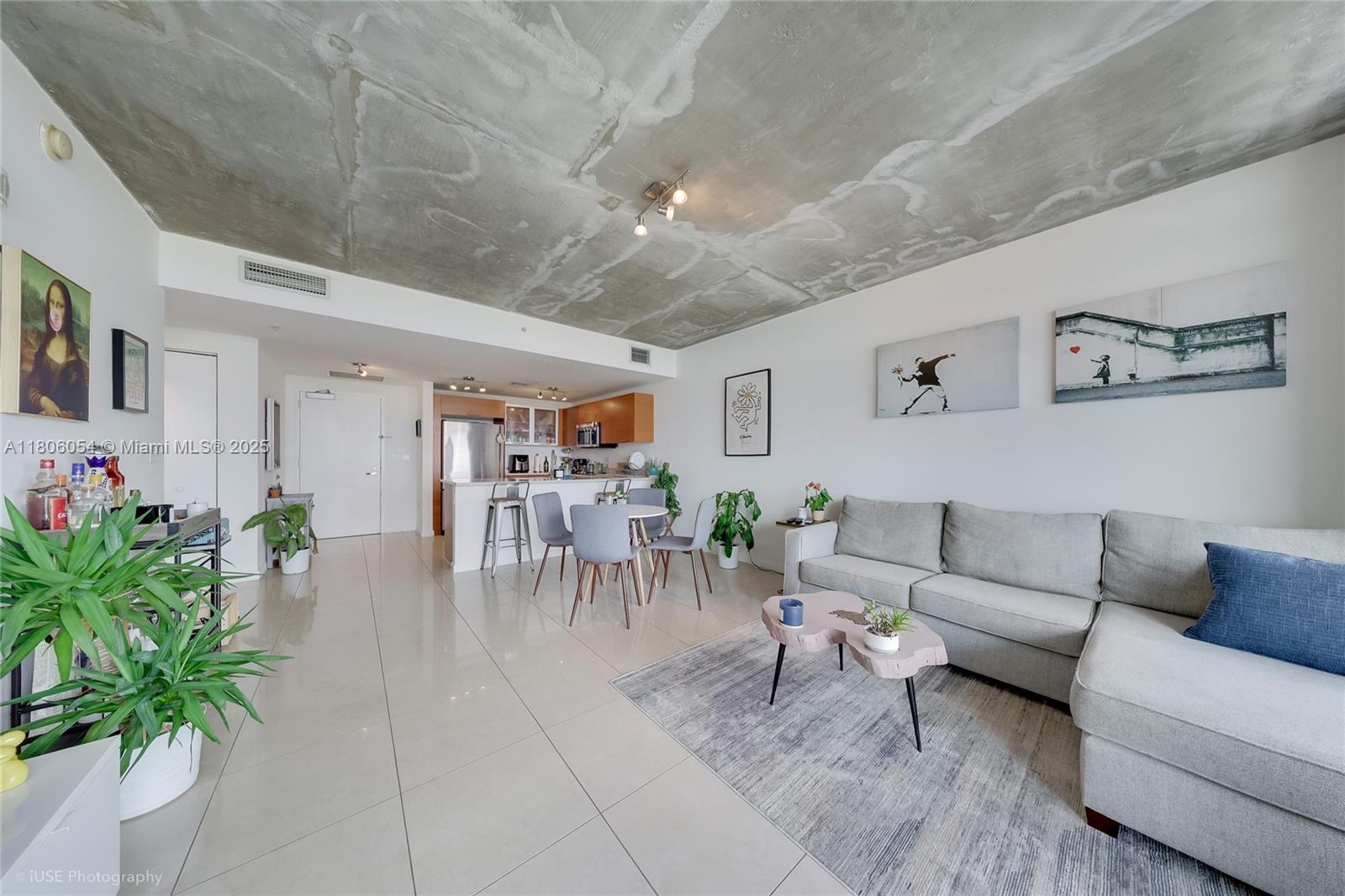 MIDBLOCK MIAMI CONDO - Residential