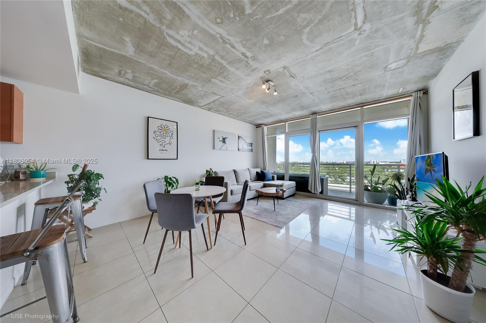 MIDBLOCK MIAMI CONDO - Residential
