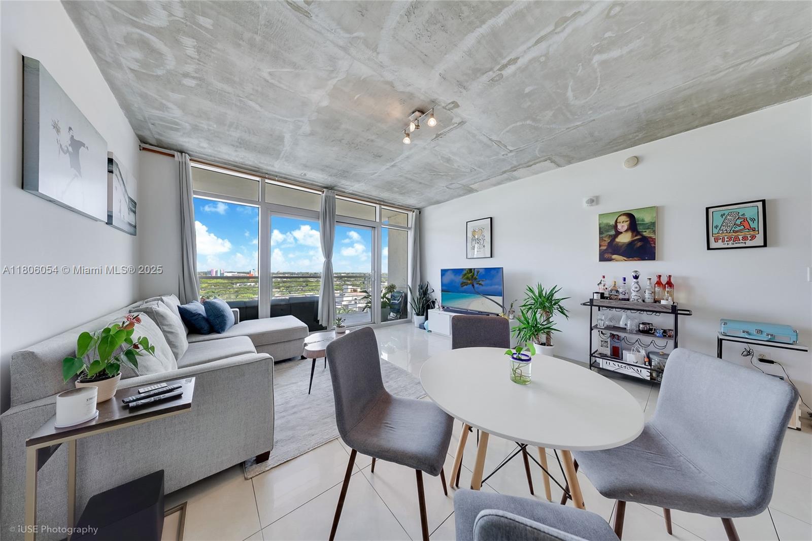 MIDBLOCK MIAMI CONDO - Residential