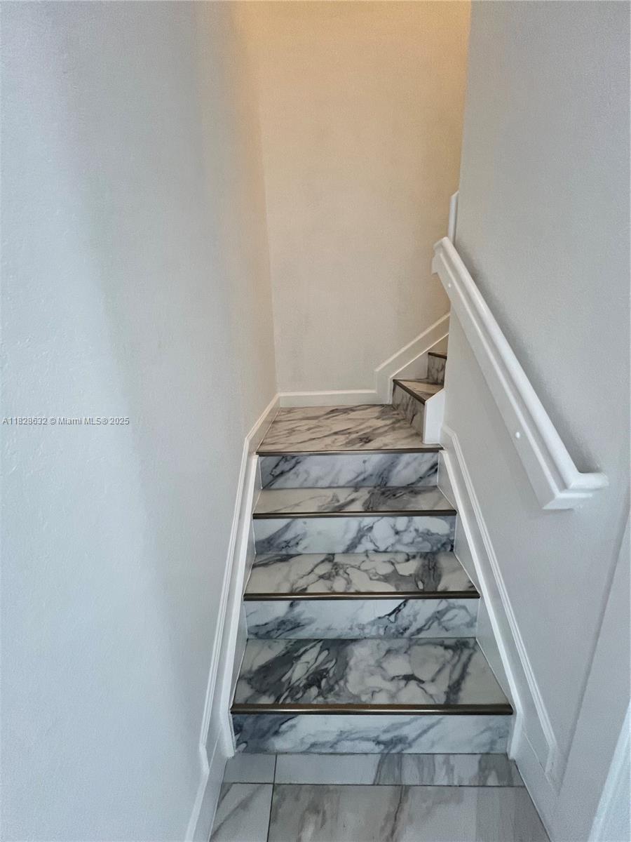 COCO PALM VILLAS - Residential Lease