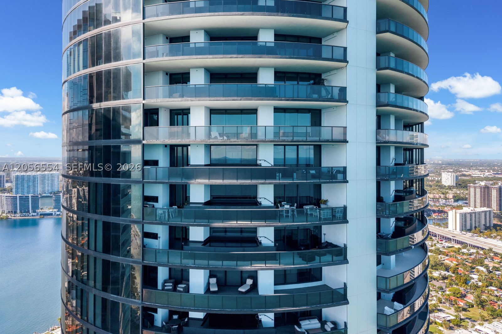 18555 COLLINS AVENUE COND - Residential