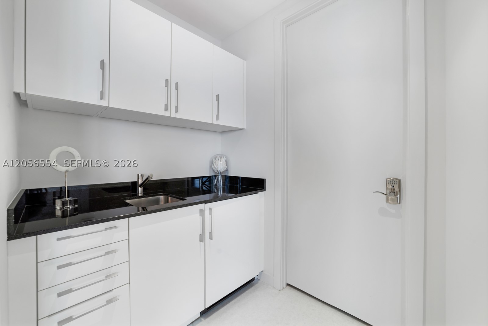 18555 COLLINS AVENUE COND - Residential