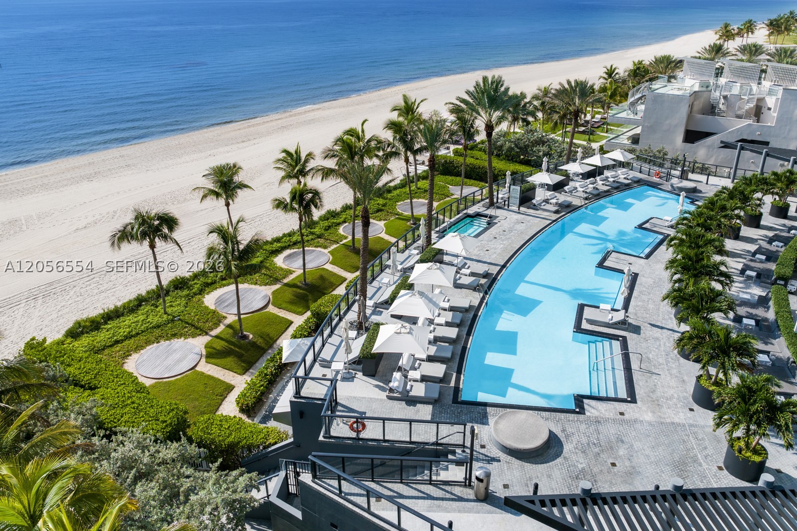 18555 COLLINS AVENUE COND - Residential