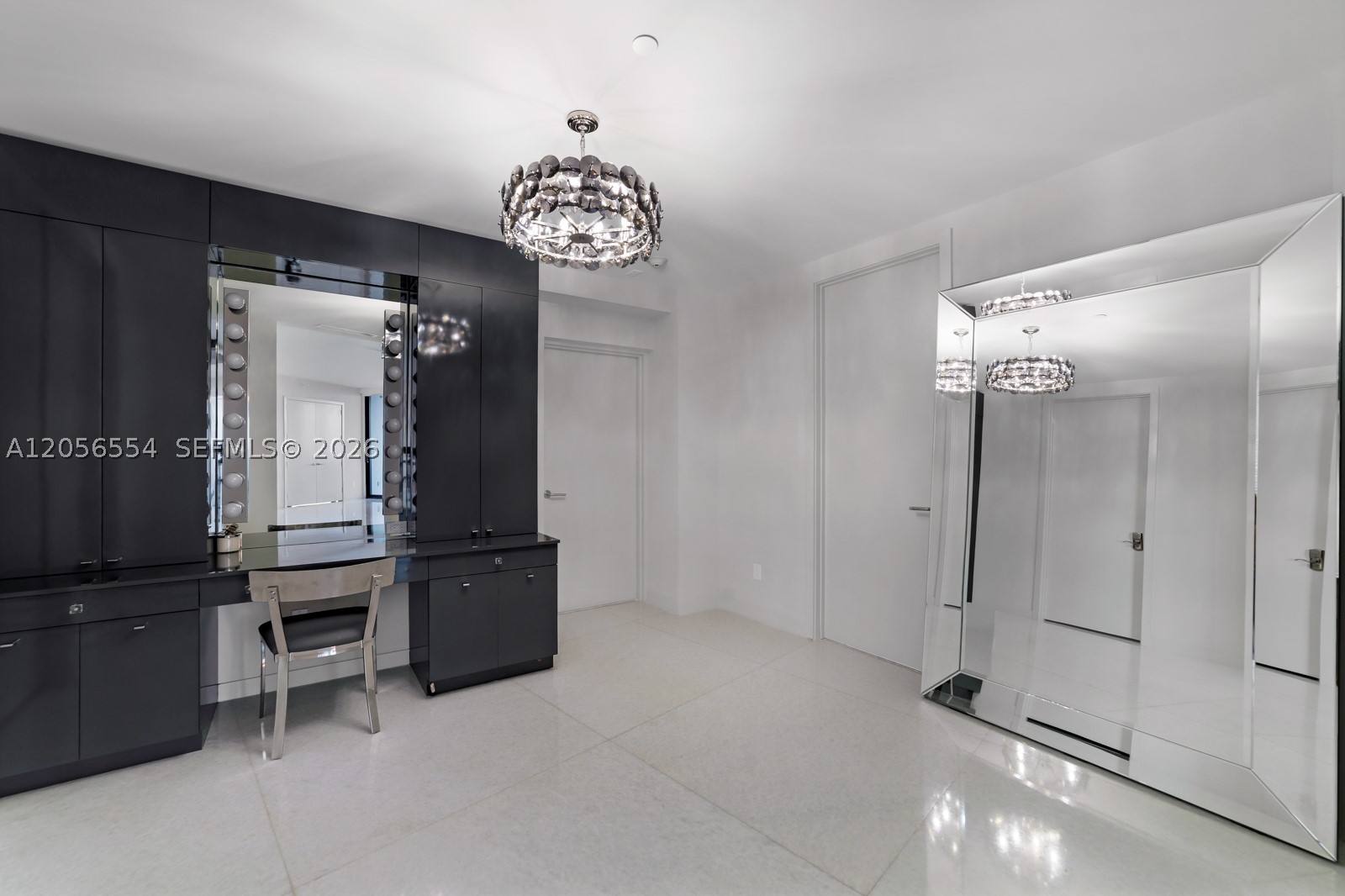 18555 COLLINS AVENUE COND - Residential