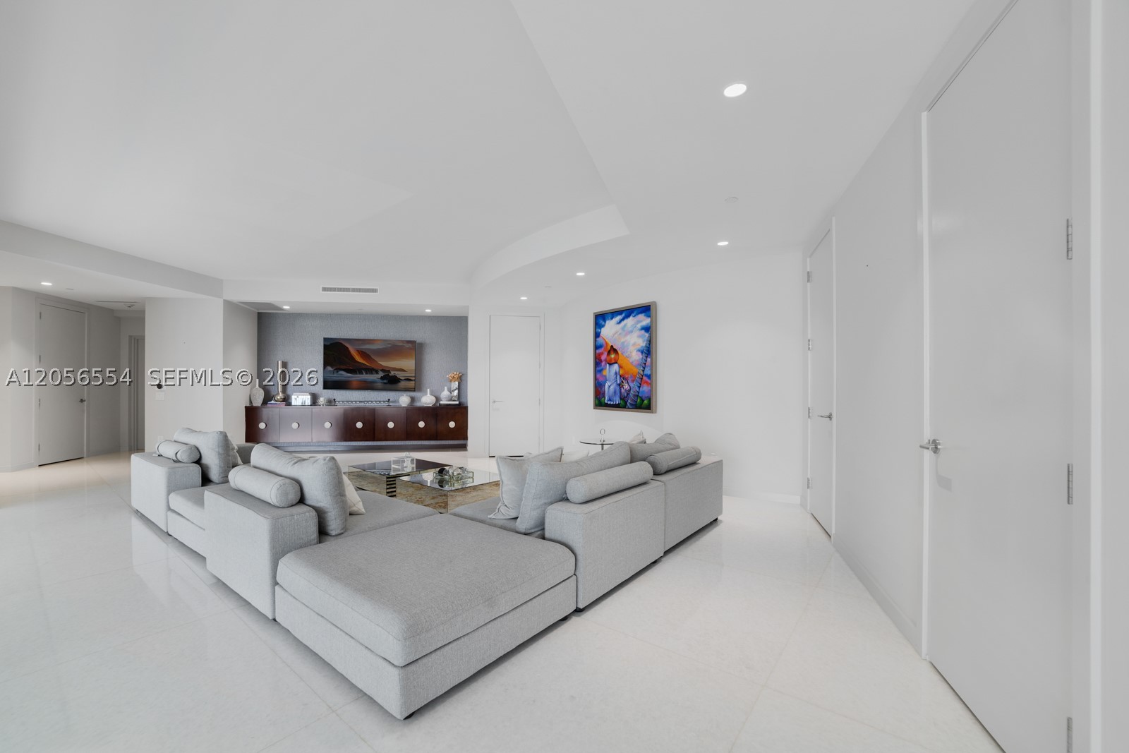 18555 COLLINS AVENUE COND - Residential