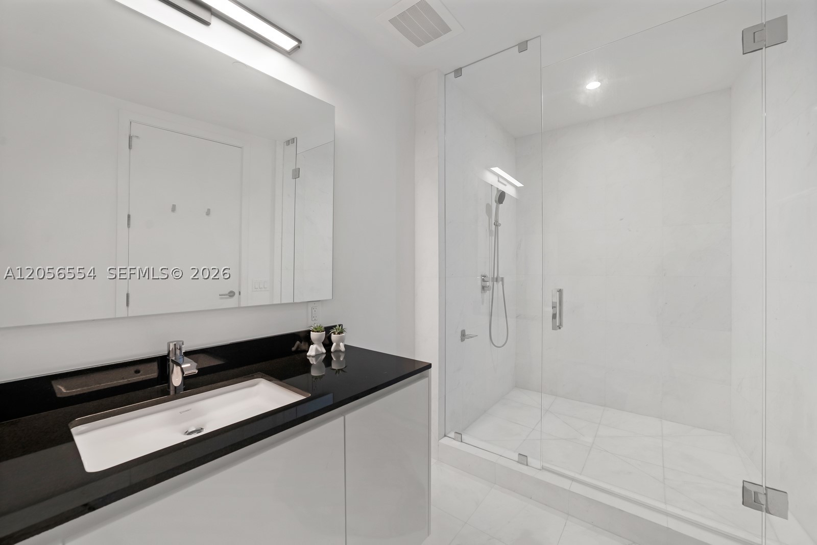 18555 COLLINS AVENUE COND - Residential