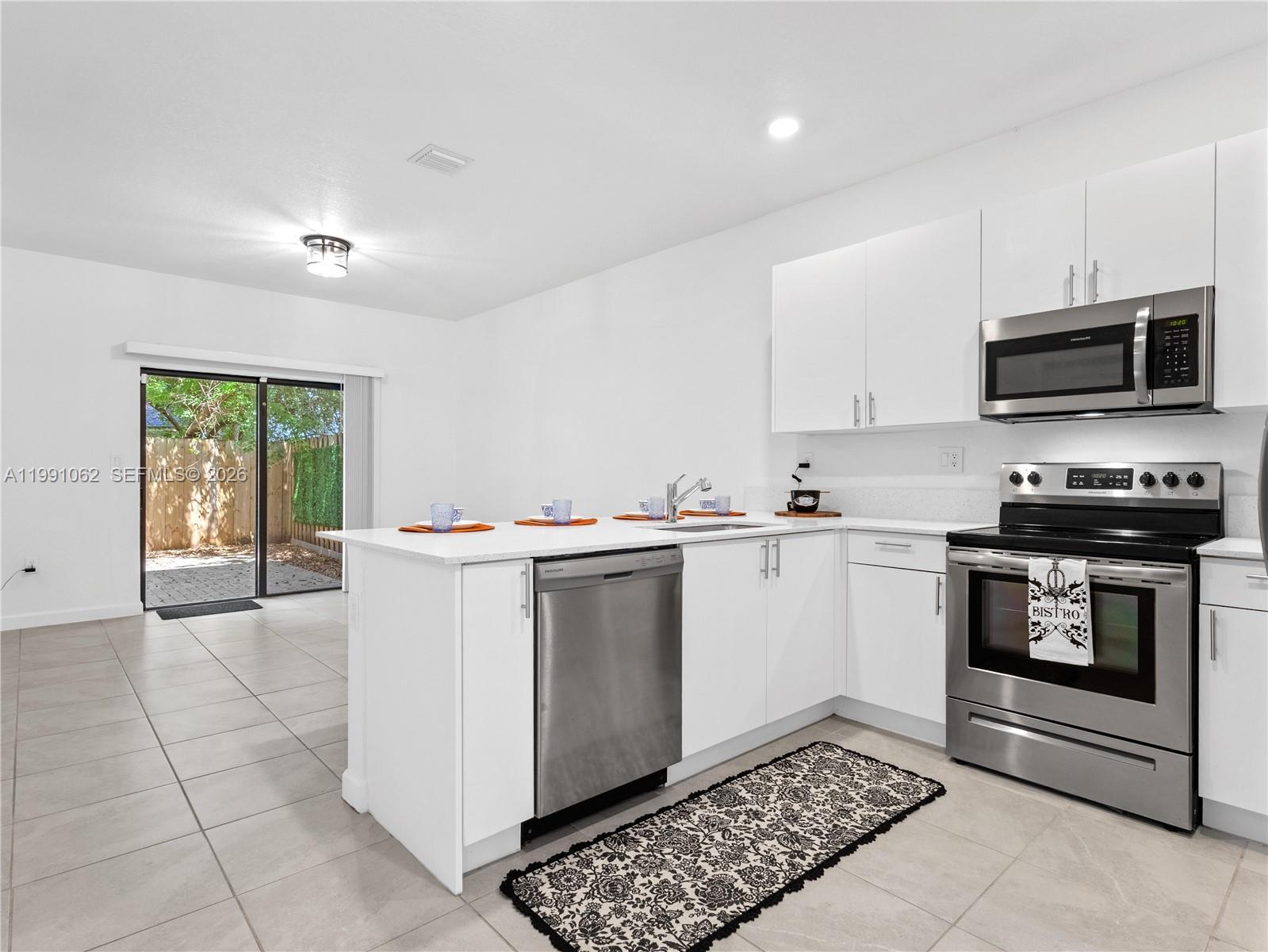 PINE VISTA - Residential