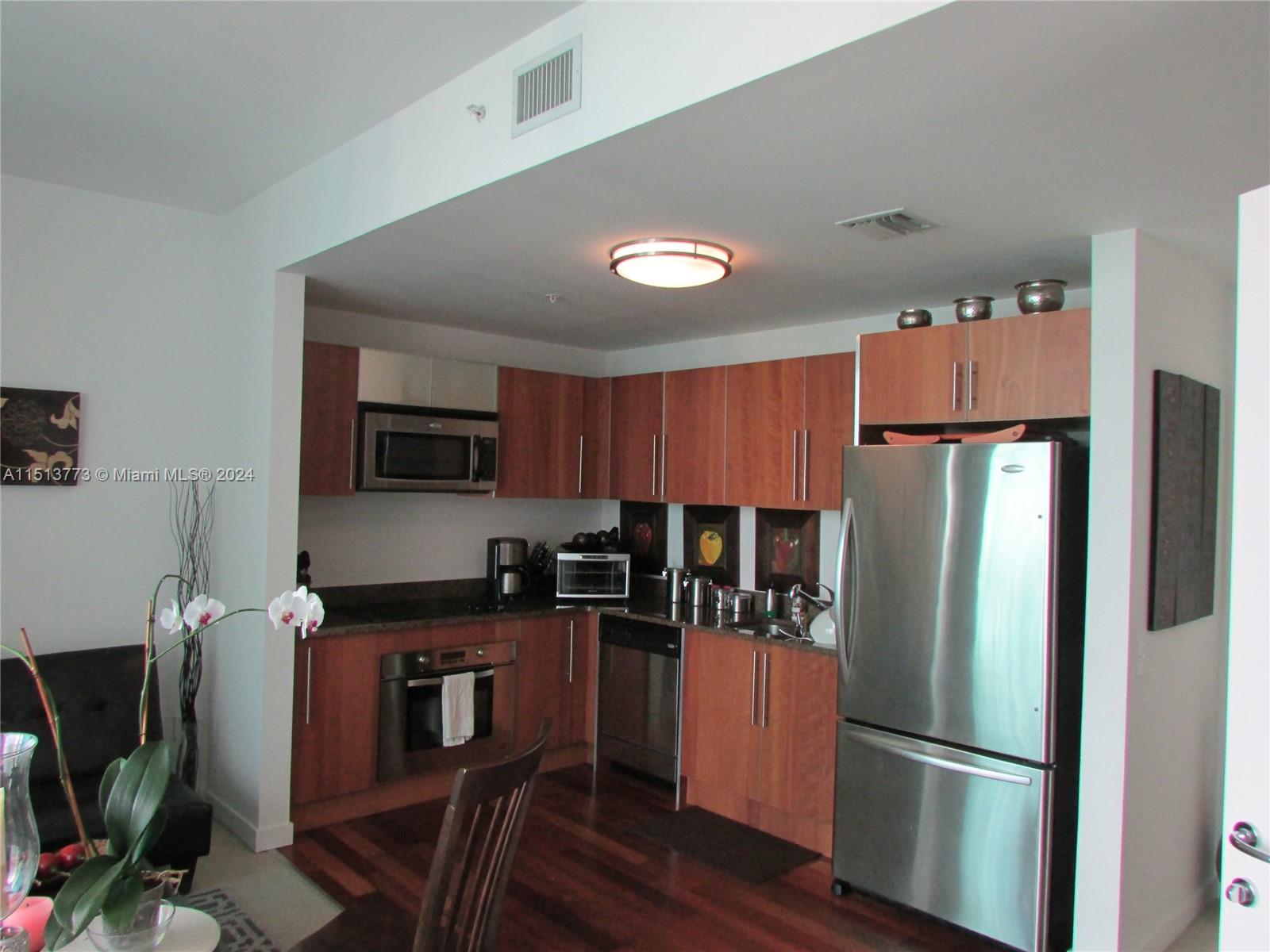 MET 1 CONDO - Residential