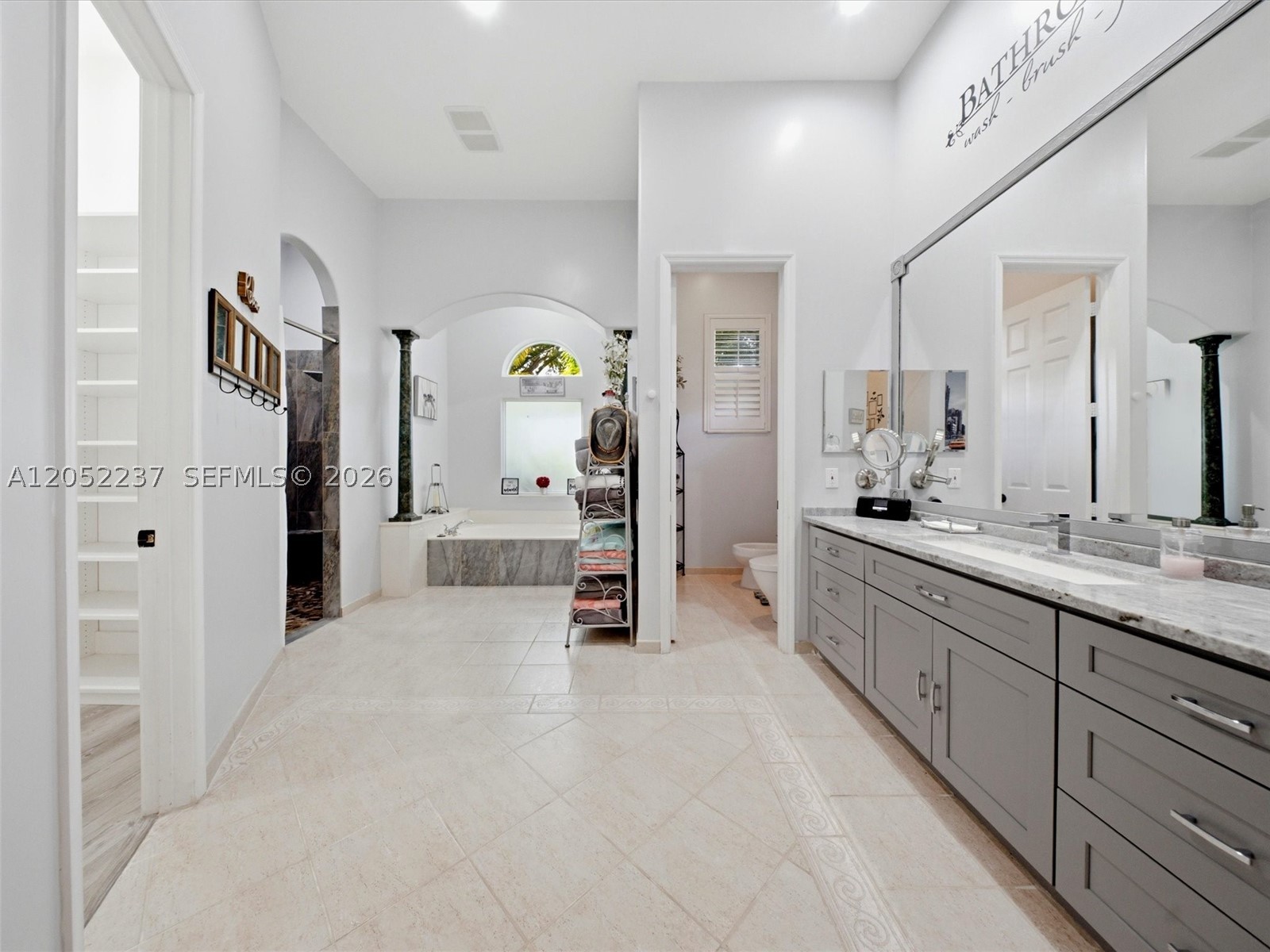 WYNDHAM LAKES WEST - Residential