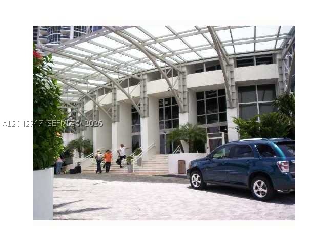 TRUMP INTERNATIONAL SONES - Residential