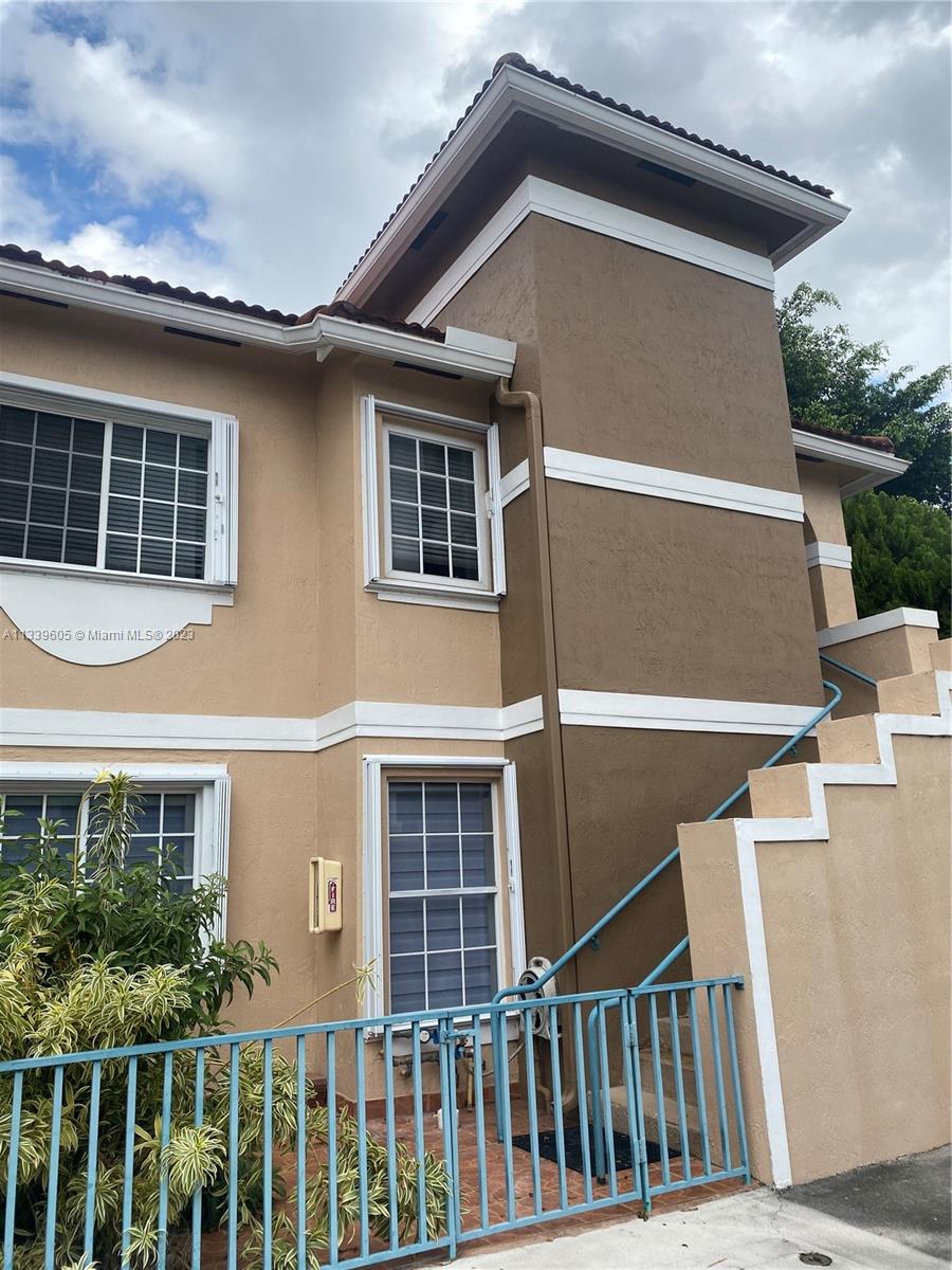 Beautiful & like new corner unit on 2nd floor overlooking the lake, 3/2 tiled throughout, high ceilings, upgraded kitchen, attic w/folding ladder. Gated community, has pool & play area. Close to shops, schools, bus. Show with confidence. 
The owner accept dog under 20 pounds. Extra deposit of $250.00
EASY TO SHOW ON SUPRA.