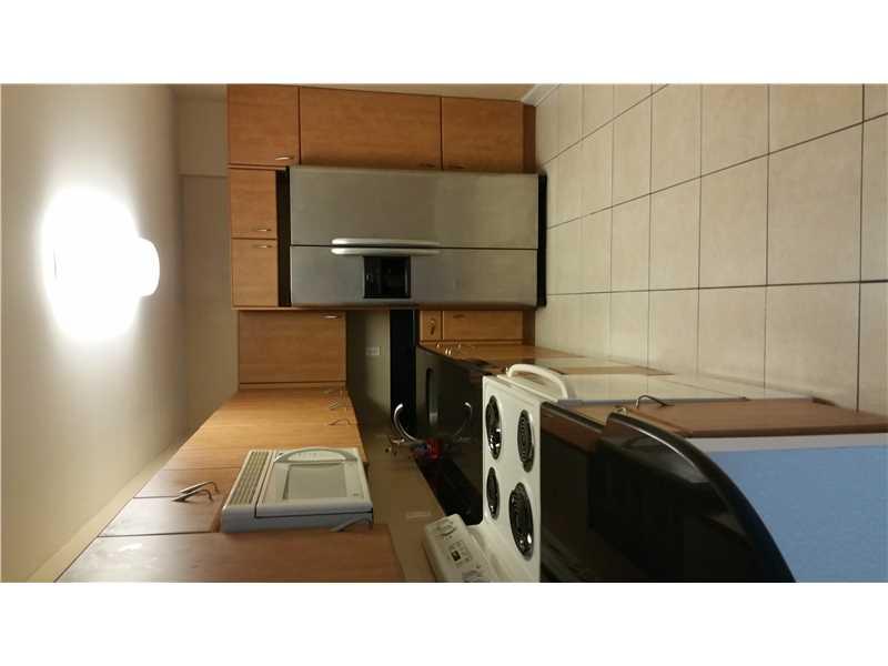 GREAT BUILDING IN NORTH BEACH WITH 24 HOUR SECURITY, PARKING, CLOSE TO SHOPPING AND MARKETS.  THE BUILDING FEATURES A FULL GYM WITH A ROOF TOP POOL.  PARKING AND PETS ALLOWED UP TO 2 PER UNIT.  A/C IS INCLUDED WITH RENT PAYMENT THE UNIT IS READY FOR NEW O CCUPANTS.  A VERY BRIGHT UNIT WITH PLENTY OF CLOSET SPACE AND A LARGE BALCONY.  WASHER AND DRYER ON SAME FLOOR.