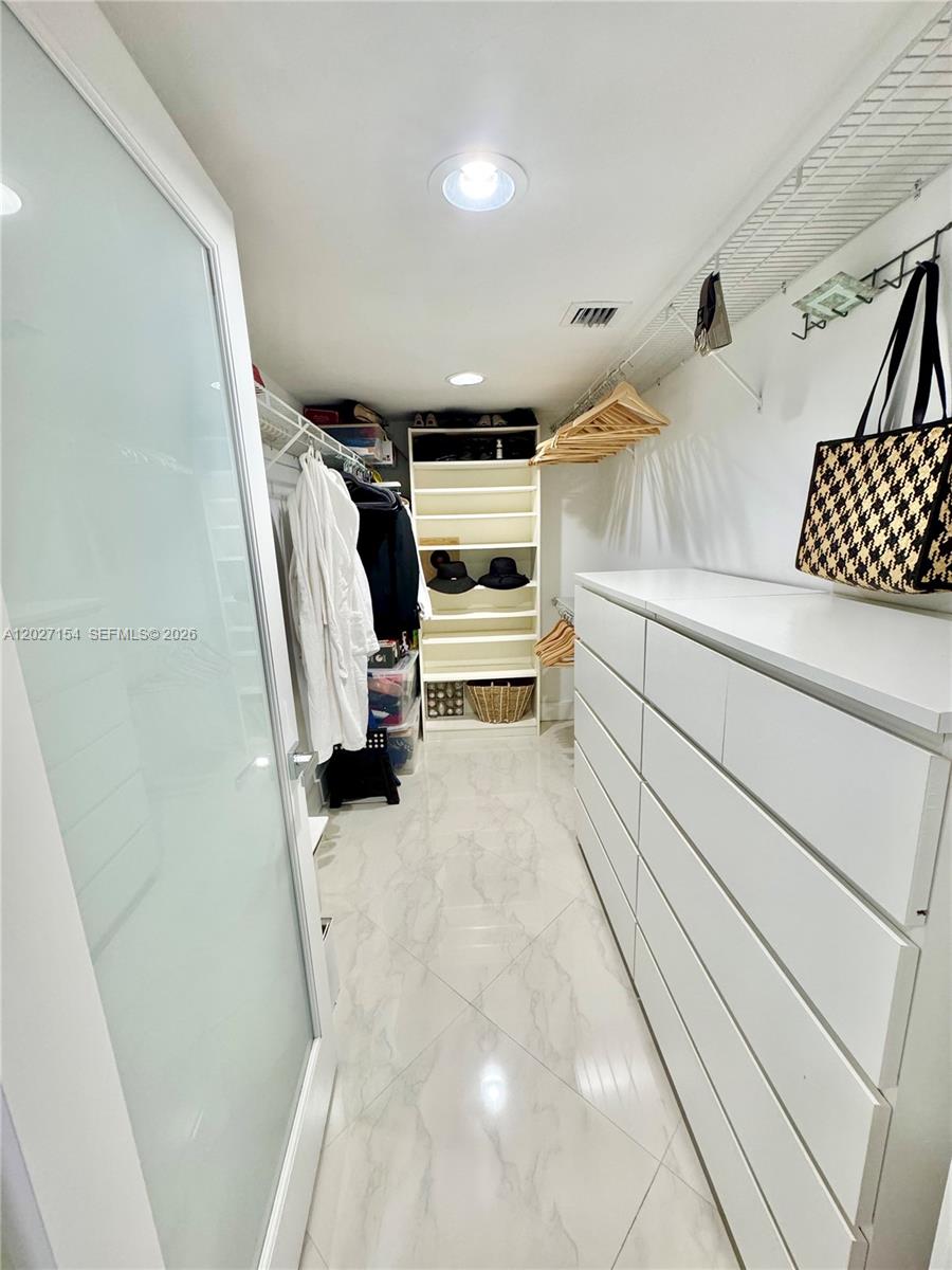 GALLEON CONDO - Residential