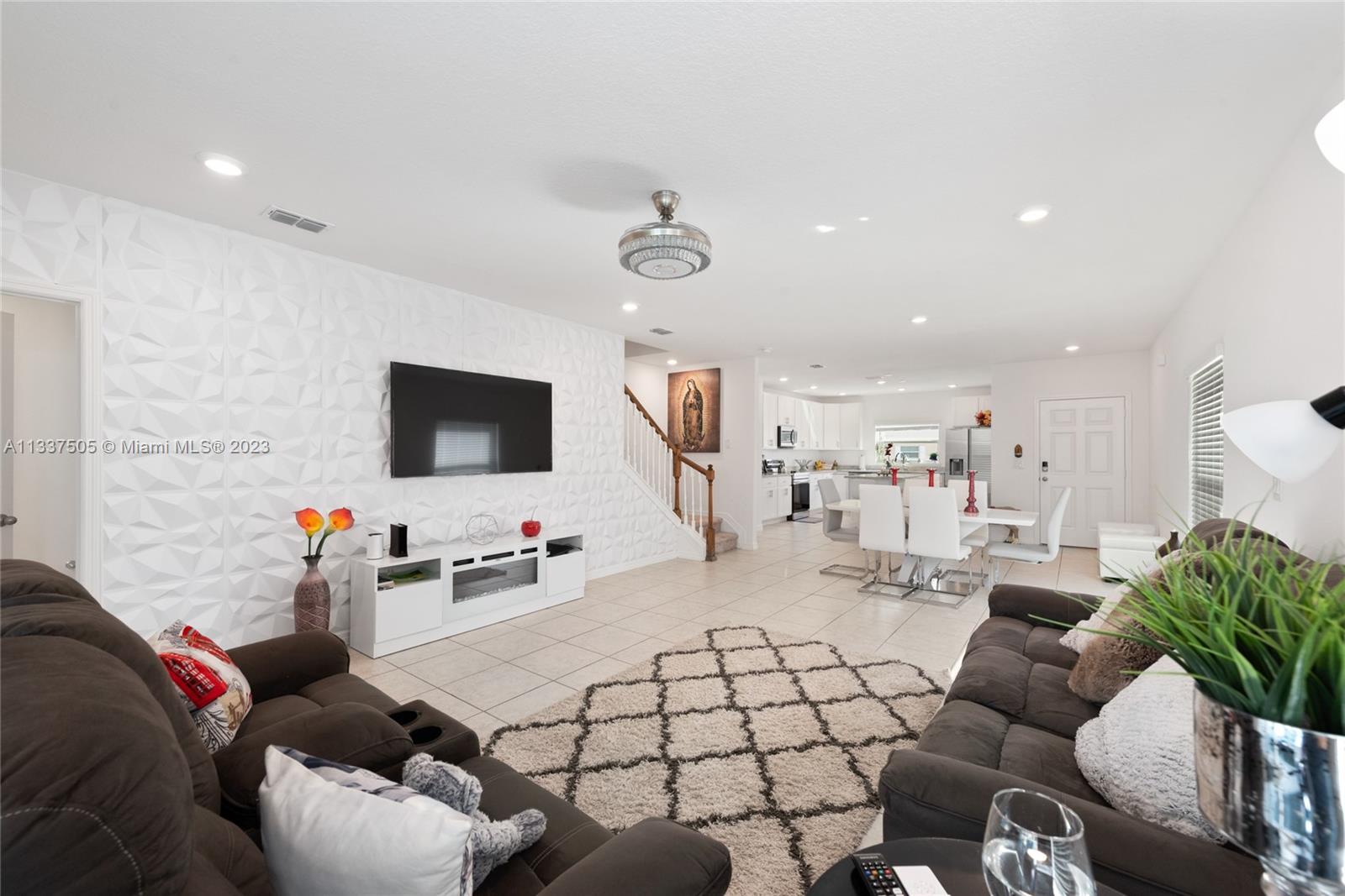 FIESTA KEY - Residential