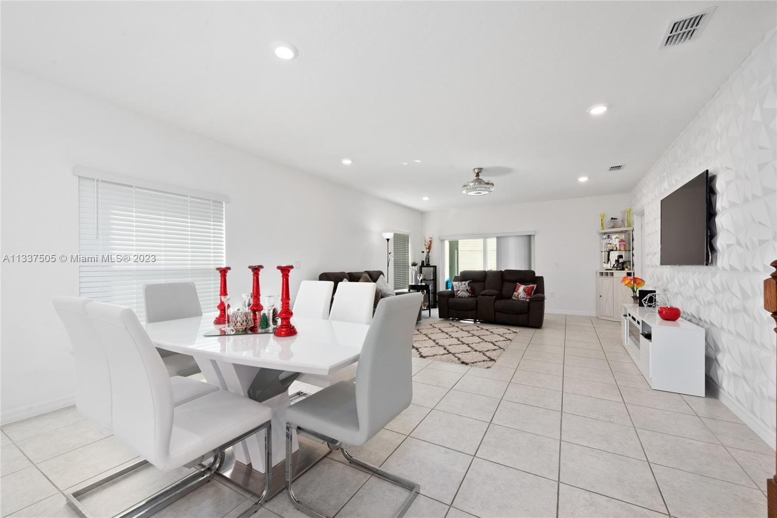 FIESTA KEY - Residential
