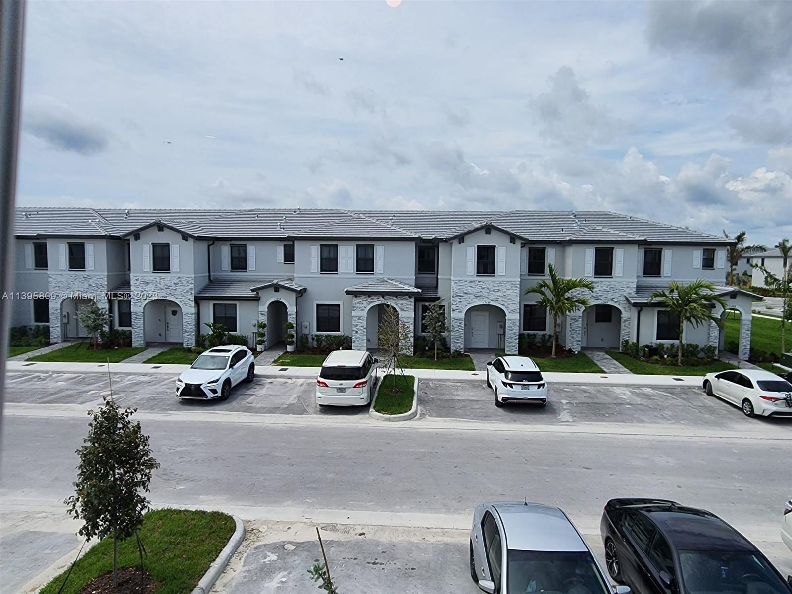 Gorgeous Townhouse modern in Homestead 3 bedrooms, 2-1/2 bathrooms. Stainless steel appliances. * Please submit offer via email with CTL, Police Report, Credit Report, last 3 bank statements, last 3 paystubs, and Photo ID. * Move in cost= 1st month + 2 month security deposit. Yard with no grass
