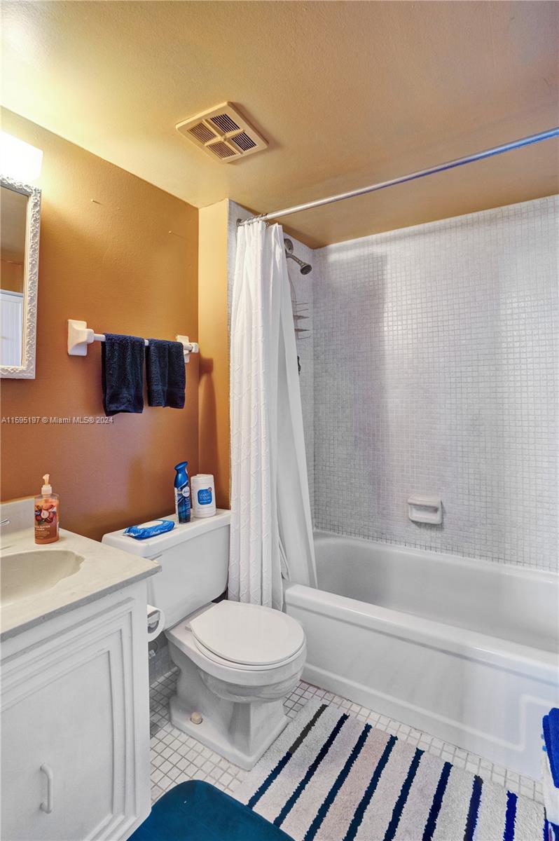 ROYAL PARK CONDO - Residential