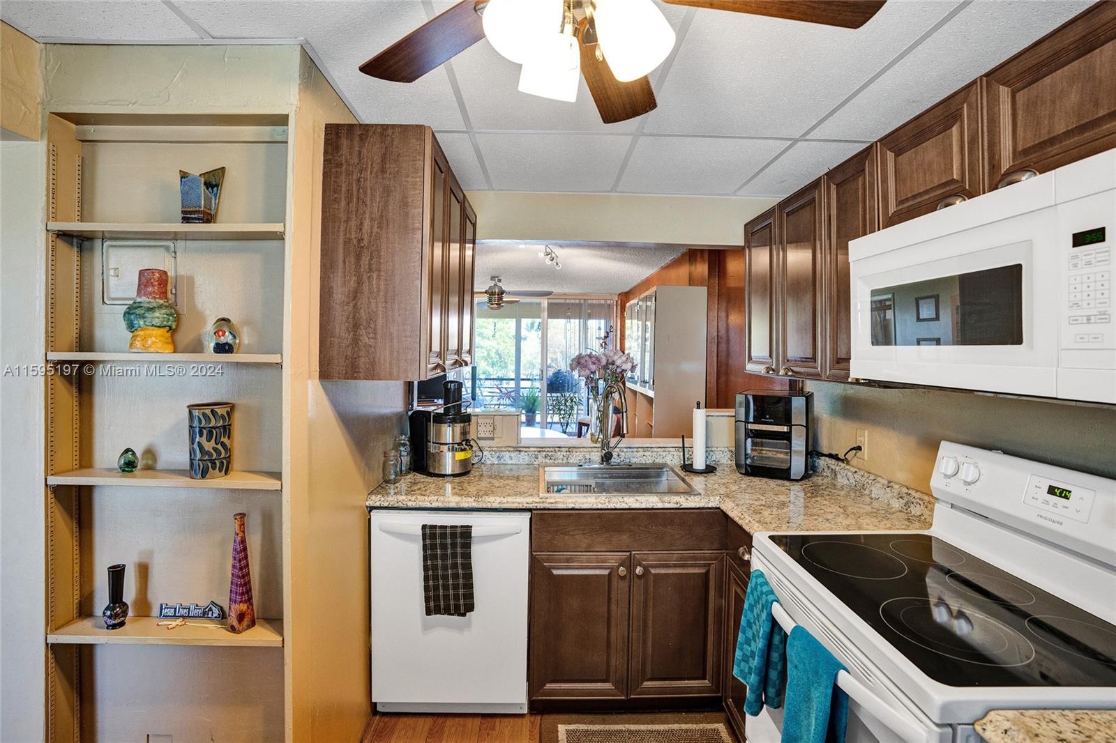 ROYAL PARK CONDO - Residential