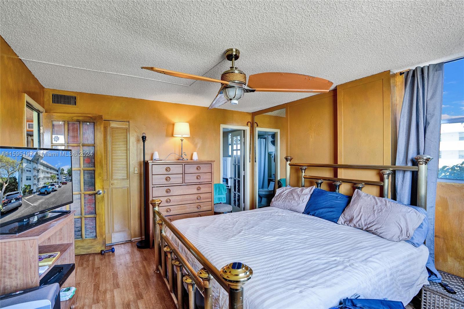 ROYAL PARK CONDO - Residential