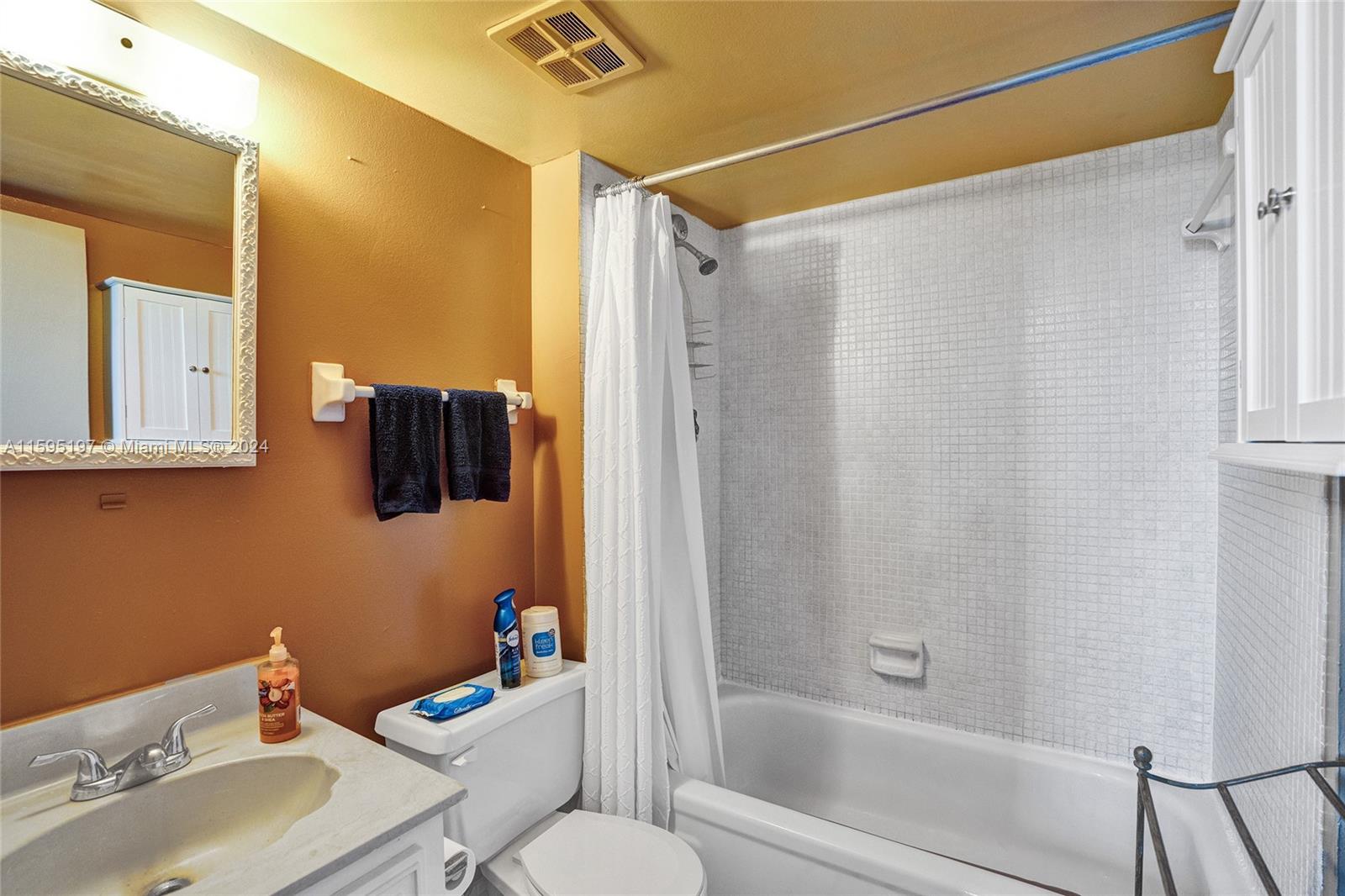 ROYAL PARK CONDO - Residential
