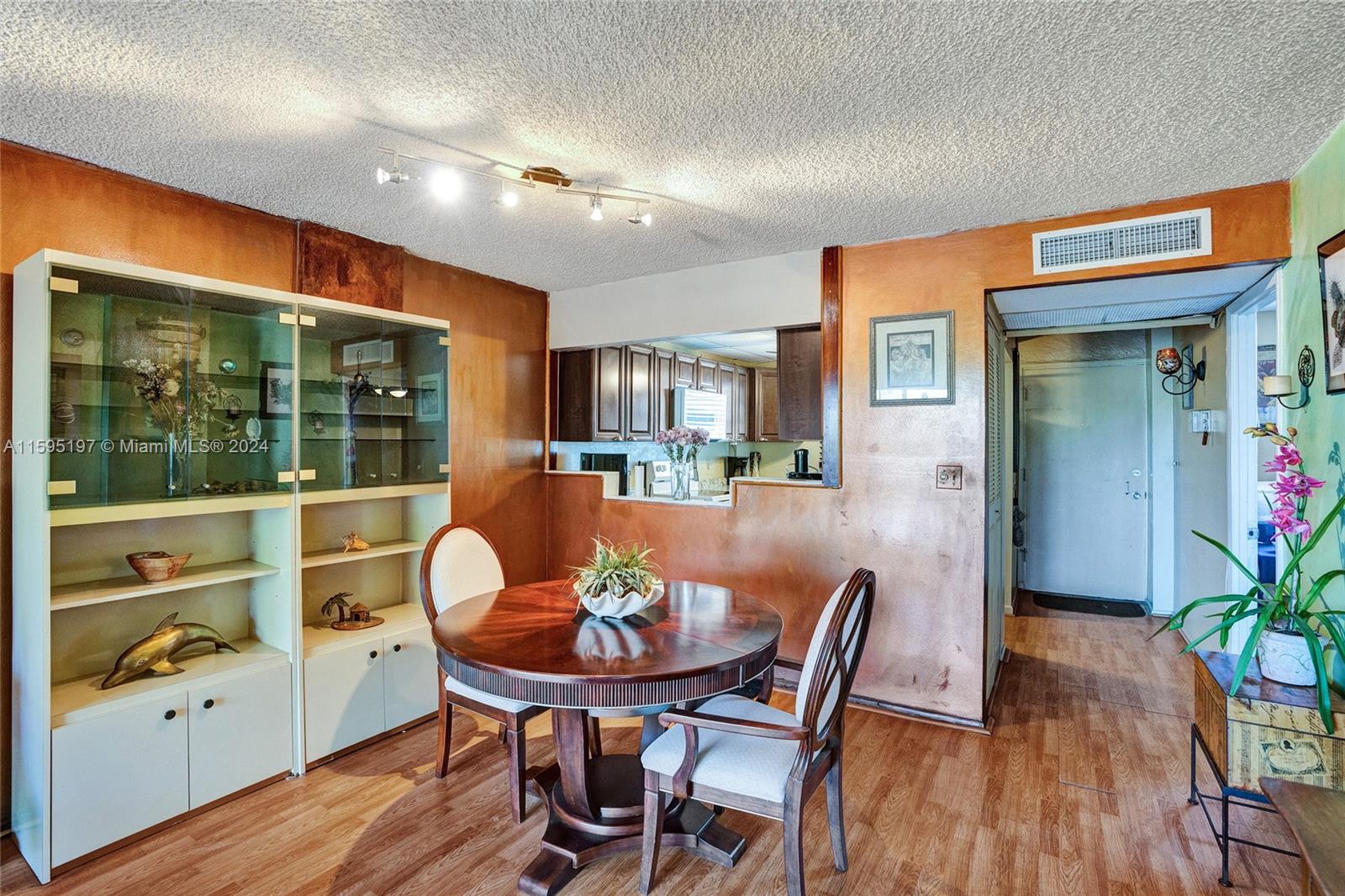 ROYAL PARK CONDO - Residential