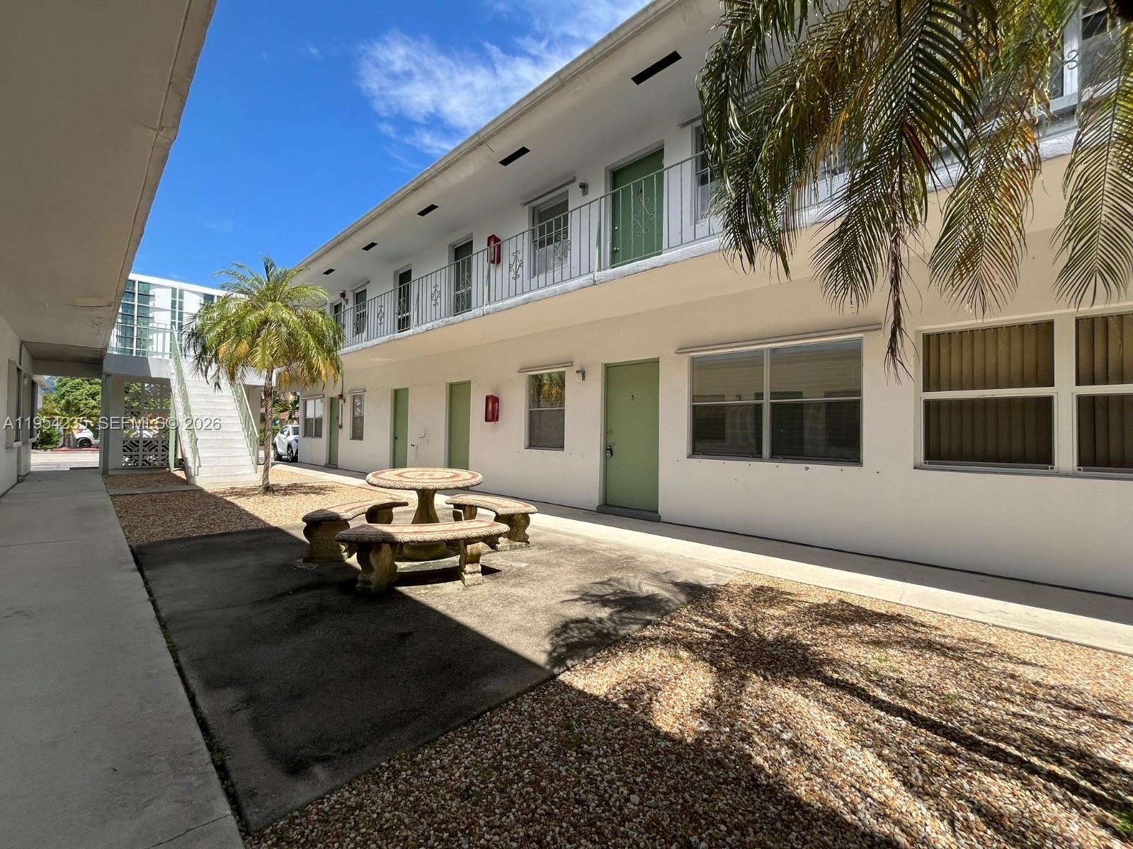 PALMVIEW CONDOMINIUM APAR - Residential