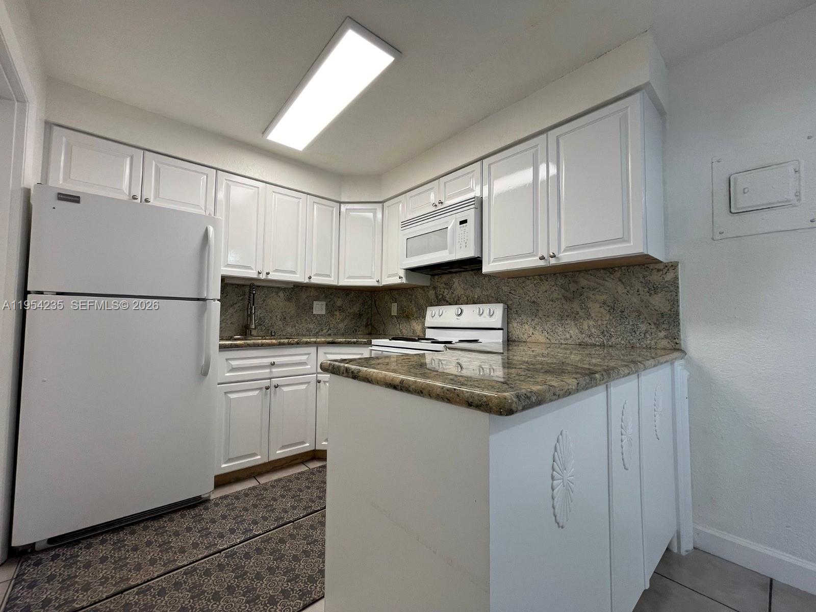PALMVIEW CONDOMINIUM APAR - Residential