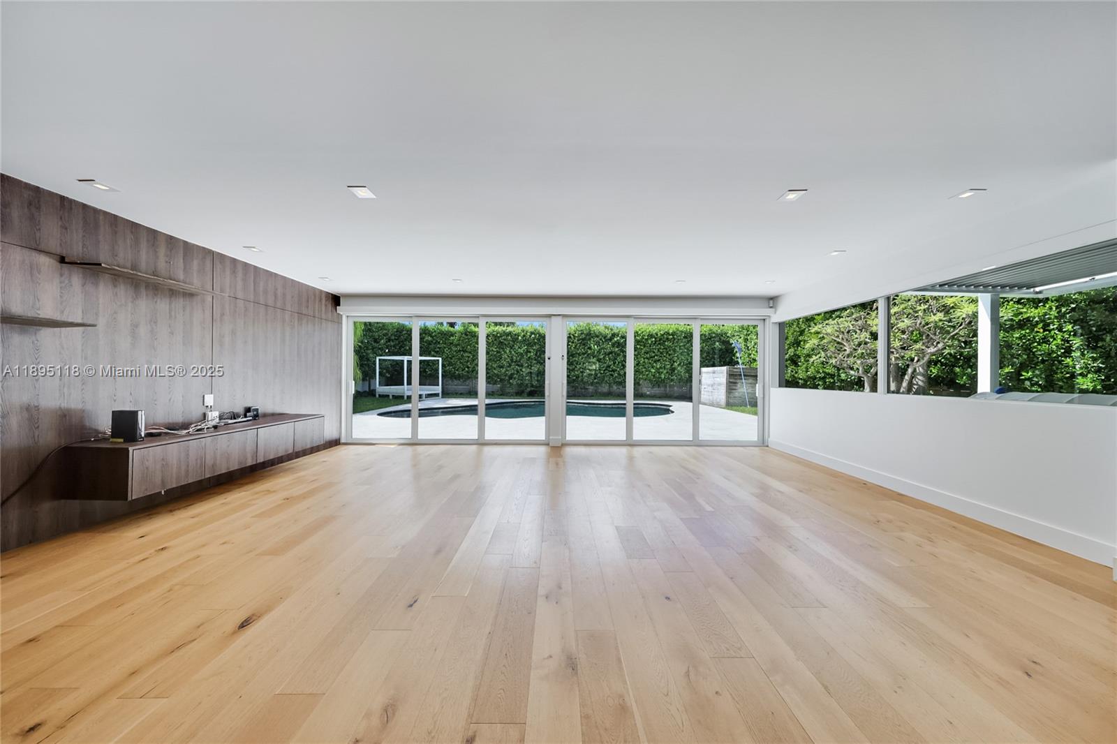 LA GORCE GOLF SUB - Residential