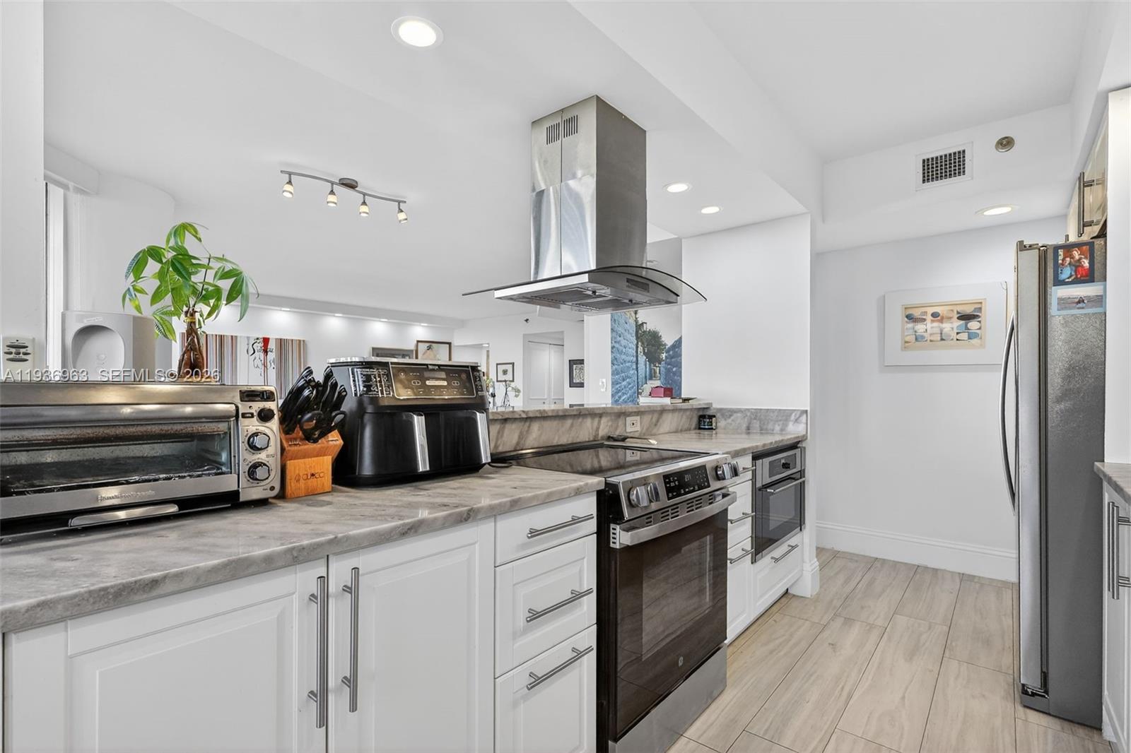 1000 ISL BLVD WILLIAMS IS - Residential