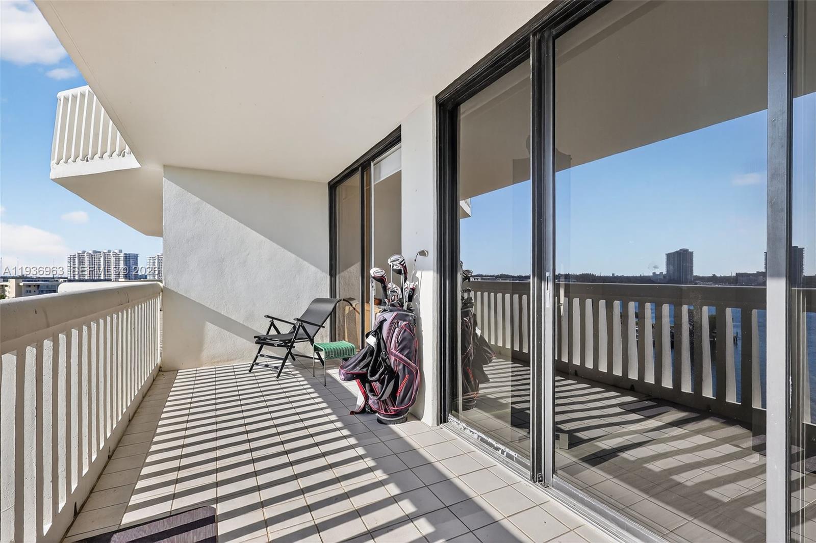 1000 ISL BLVD WILLIAMS IS - Residential