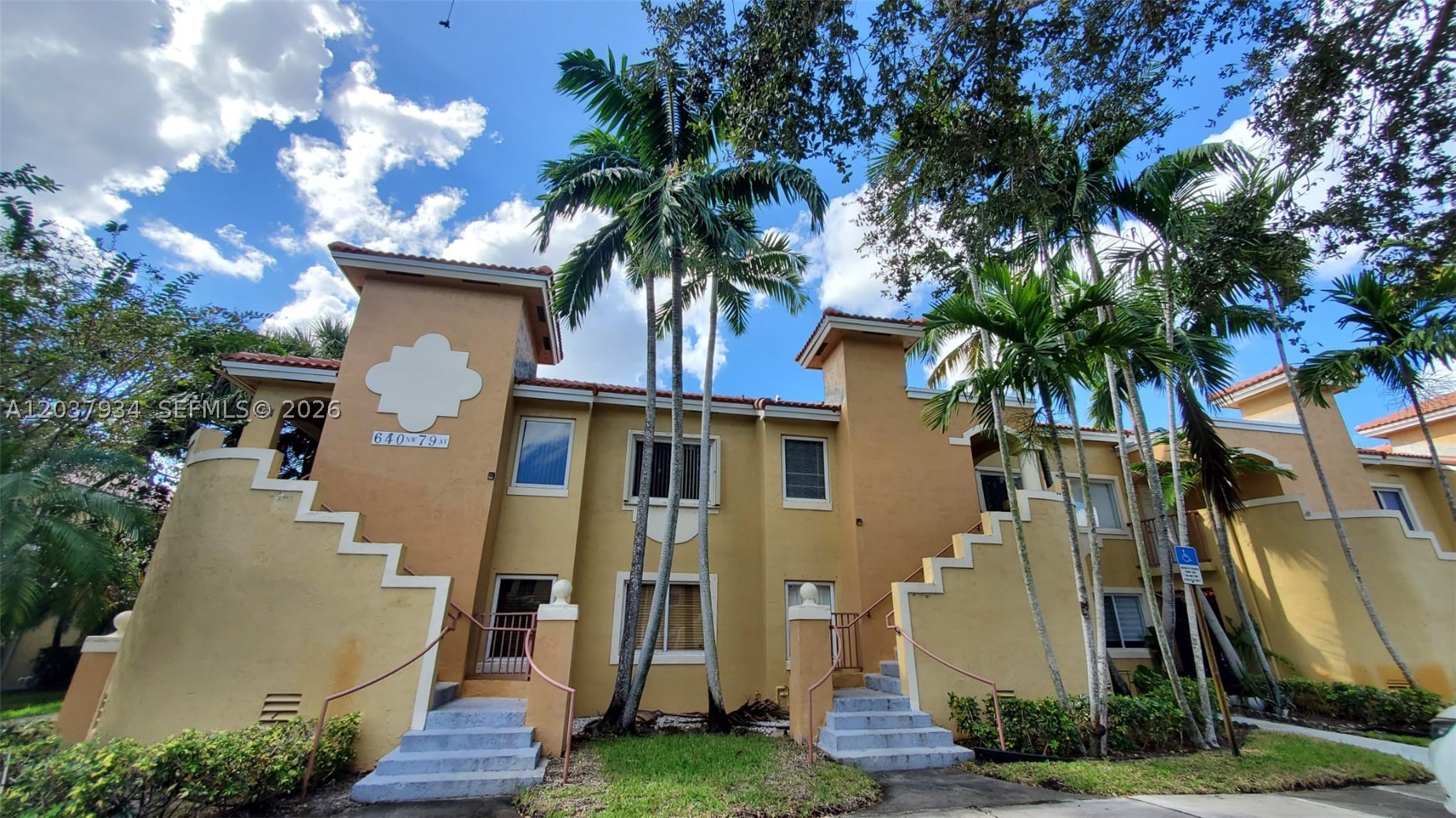BEAUTIFUL 2/2 CONDO LOCATED AT THE COVE AT FRENCH VILLA! EXCELLENT CONDITION! TILE THROUGHOUT MAIN AREAS AND LAMINATED IN THE BEDROOMS. UPDATED KITCHEN, HIGH CEILINGS, PLENTY OF LIGHT FROM EVERY WINDOW, NICE POOL VIEWS! WASHER AND DRYER INSIDE THE UNIT! GREAT LOCATION! STEPS TO UNIVERSITY DRIVE, SHOPPING CENTERS, BLOCKS TO TURNPIKE, PEMBROKE MALL, CLOSE TO RESTAURANTS, BANKS, AND MORE. EASY TO SHOW.