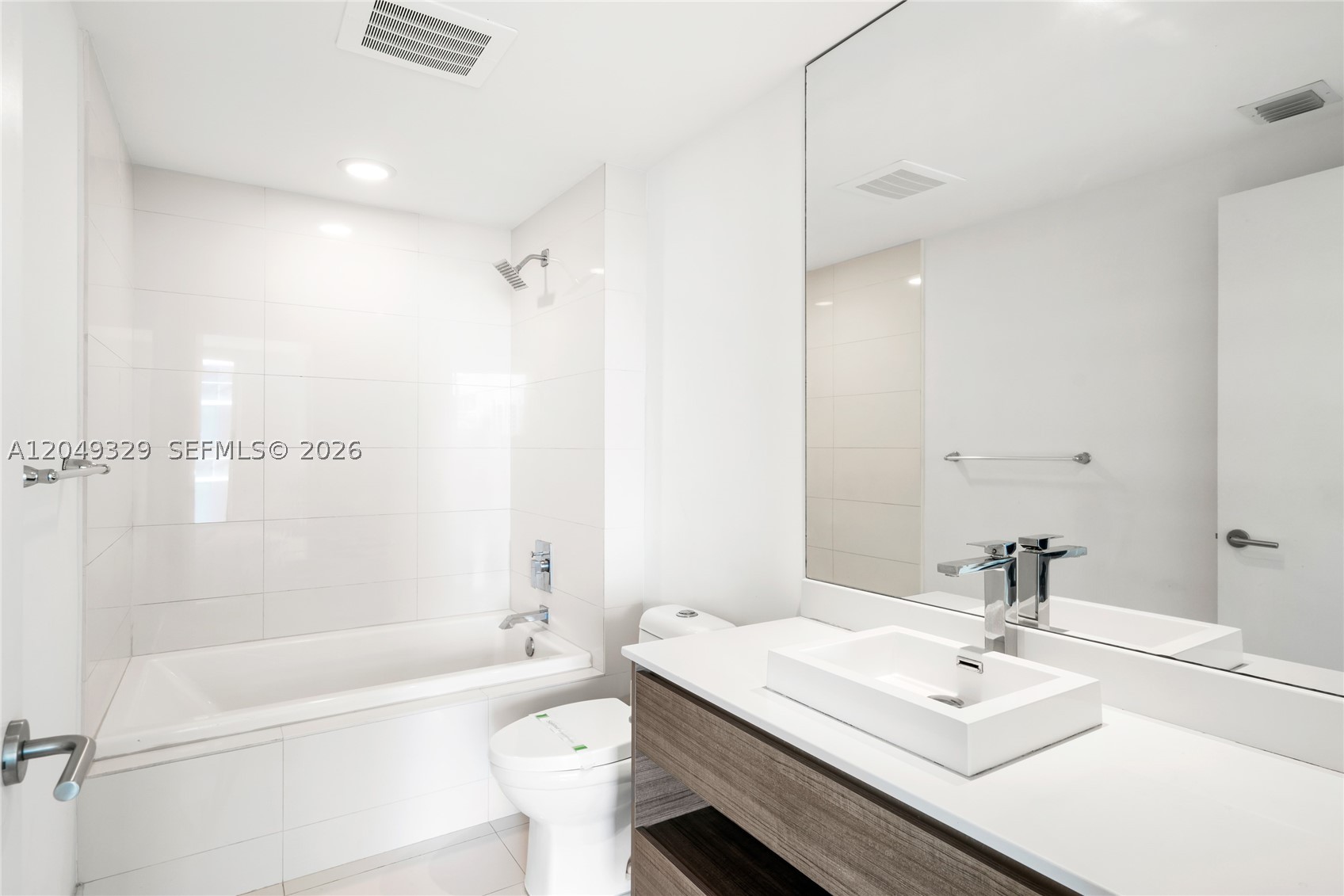 1100 MILLECENTO RESIDENCE - Residential