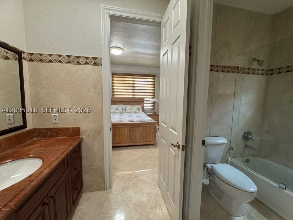 MAKO SUB - Residential Lease
