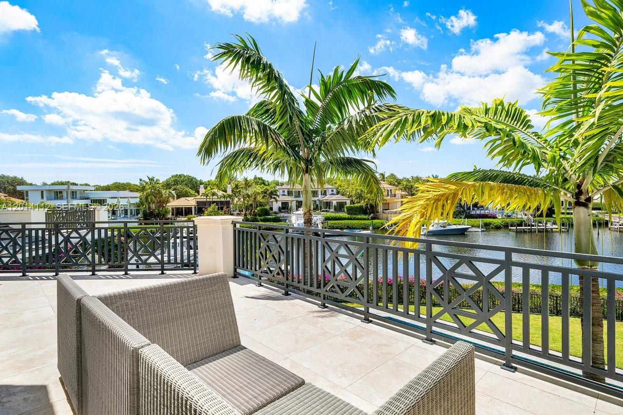 ADMIRALS COVE - Residential