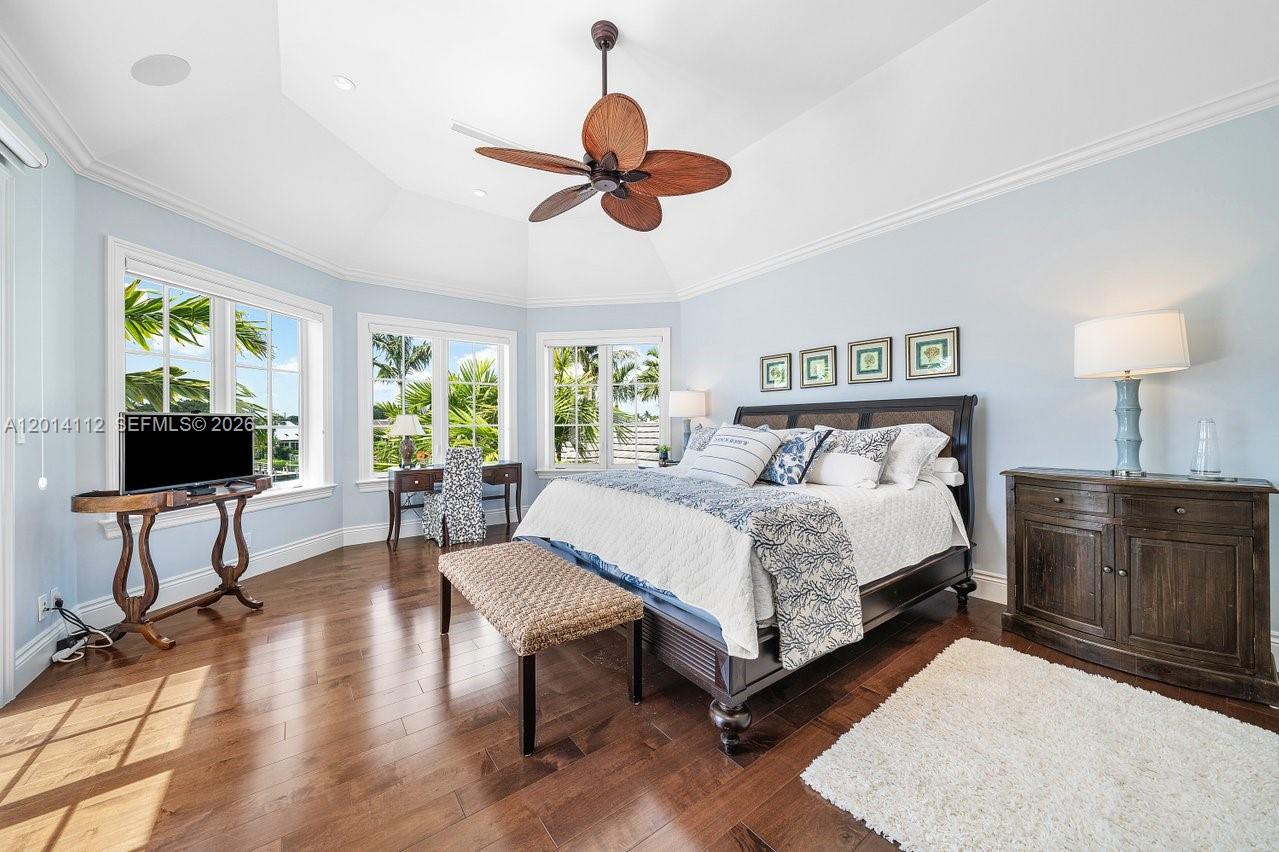 ADMIRALS COVE - Residential